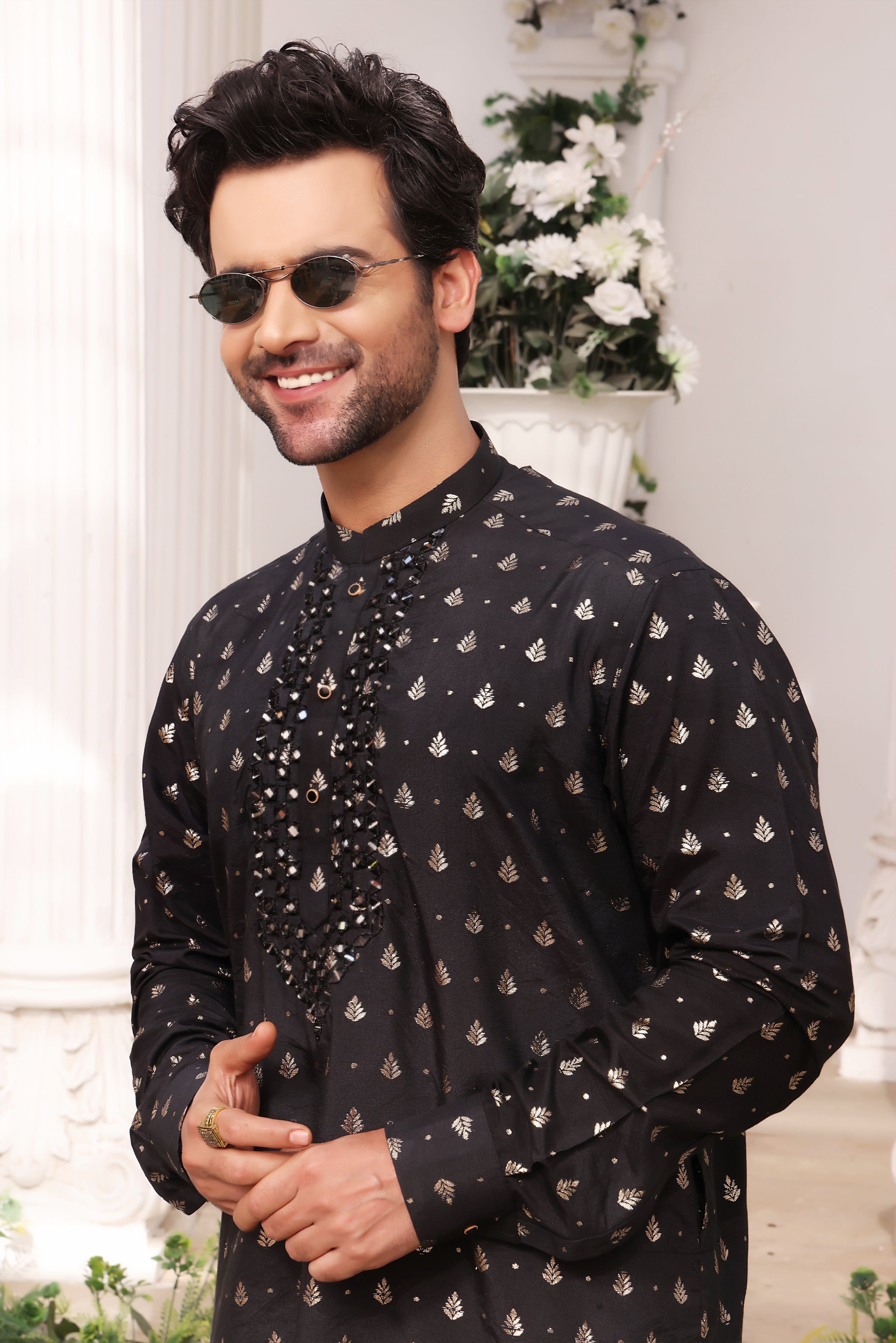 Black Mirror-Embroidered Cotton Silk Waistcoat Kurta (3-Piece) - Image 4