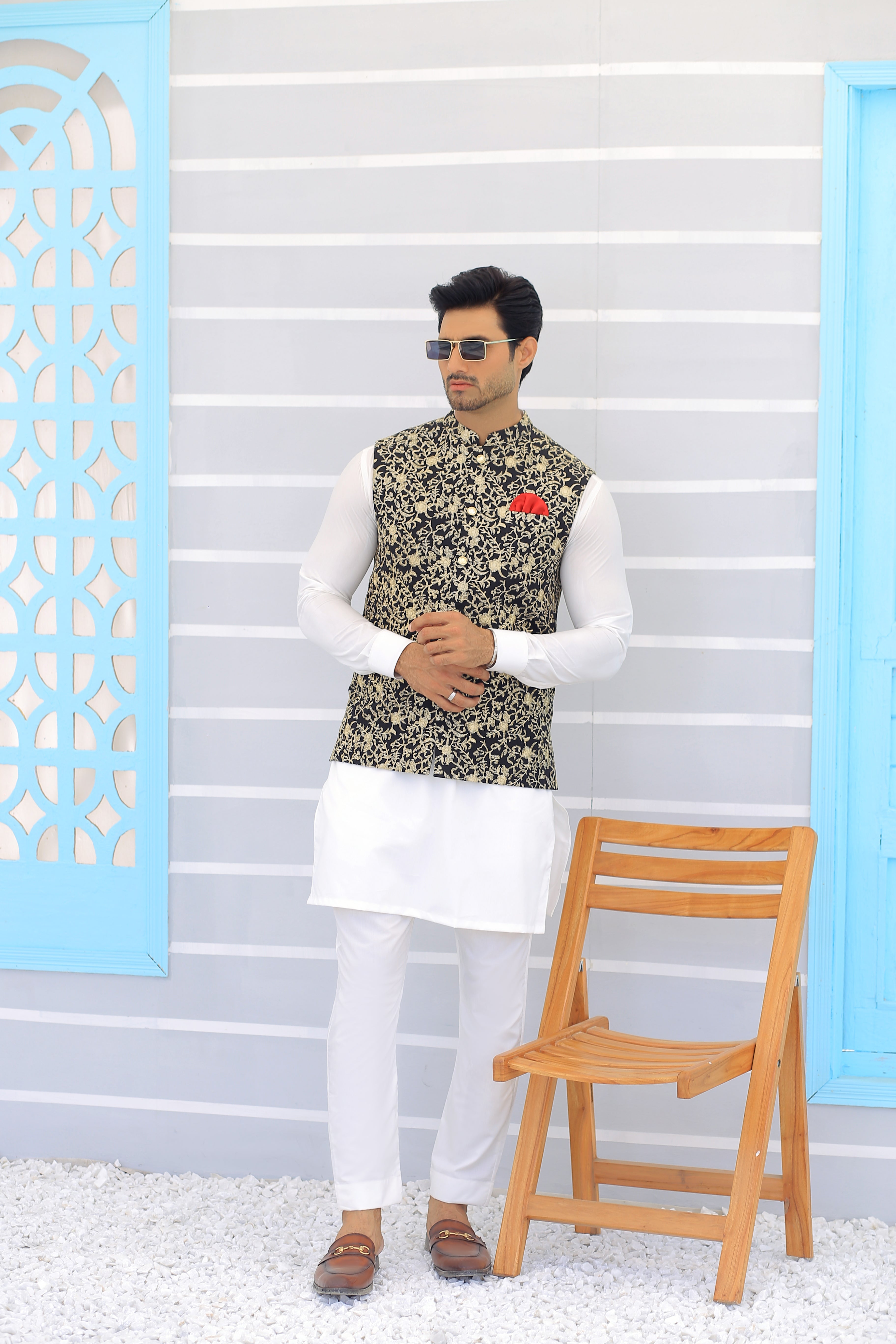 Black and Gold Embroidered Silk-Blend Waistcoat (3-Piece) - Image 1