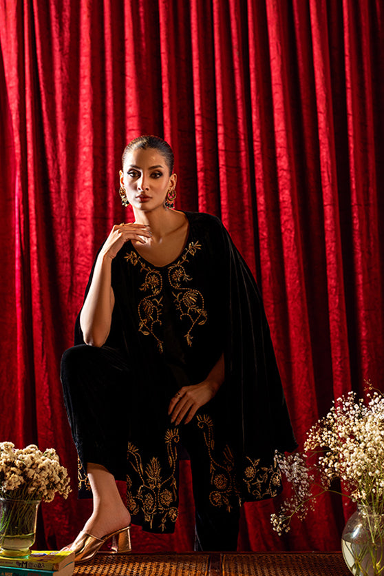 Black Hand-Embroidered Velvet Cape Set (2-Piece) - Image 5