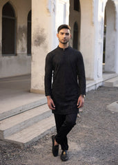Black Leaf-Embroidered Raw Silk Kurta Pajama (2-Piece) - Image 4