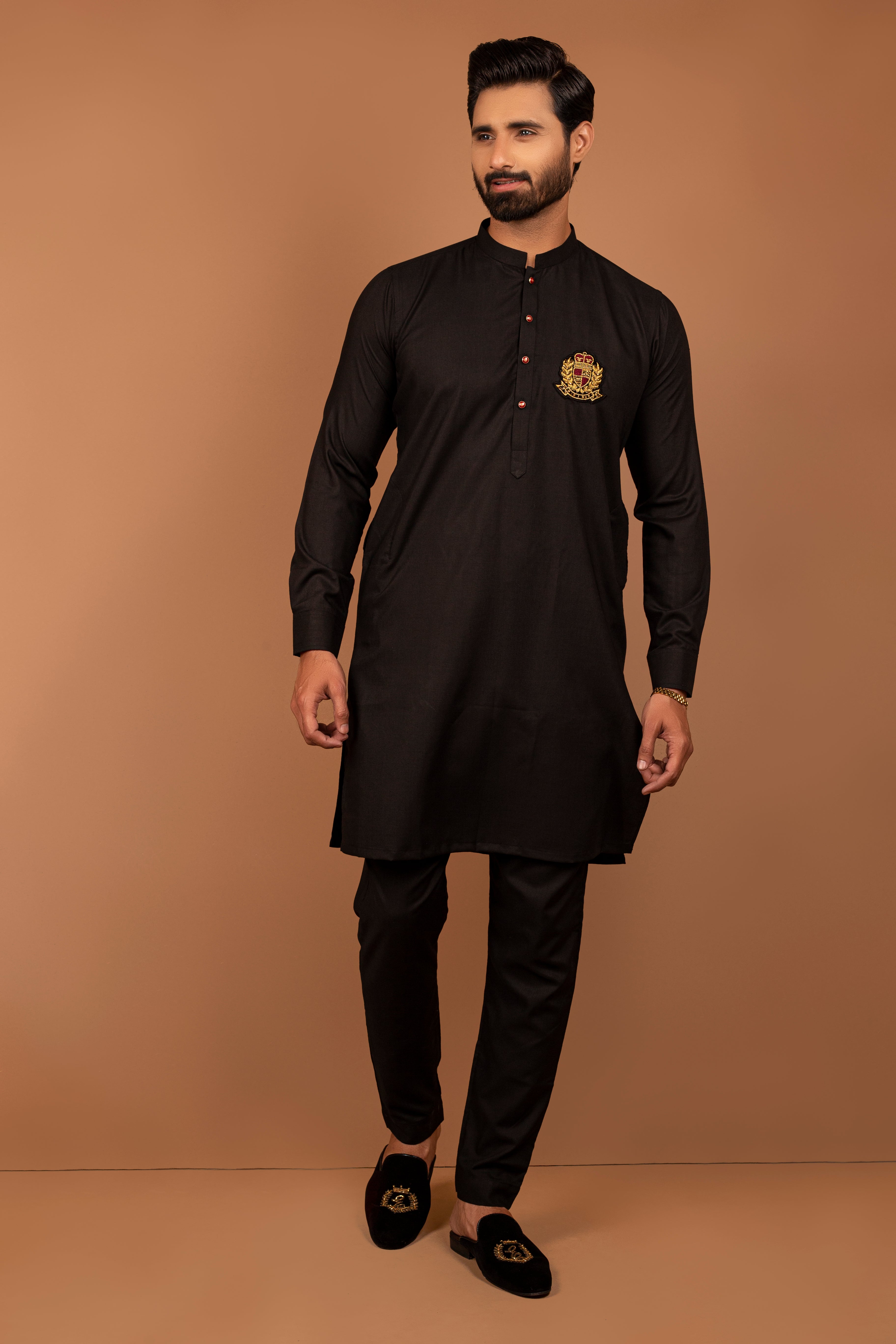 Black Embroidered Crest Blended Cotton Kurta Pajama (2-Piece) - Image 2