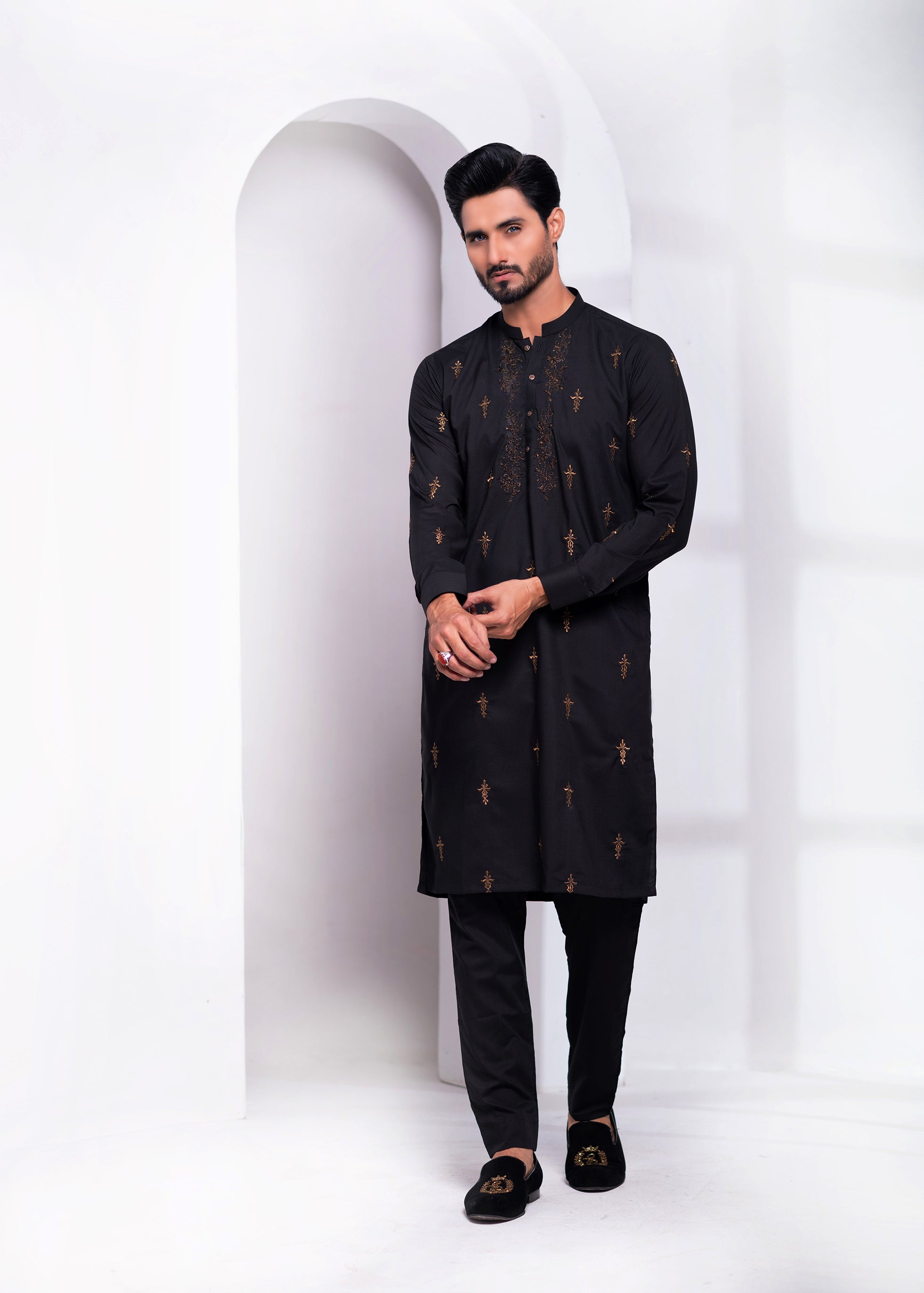 Black Ethnic Block Embroidered Cotton-Silk Kurta Pajama (2-Piece) - Image 1