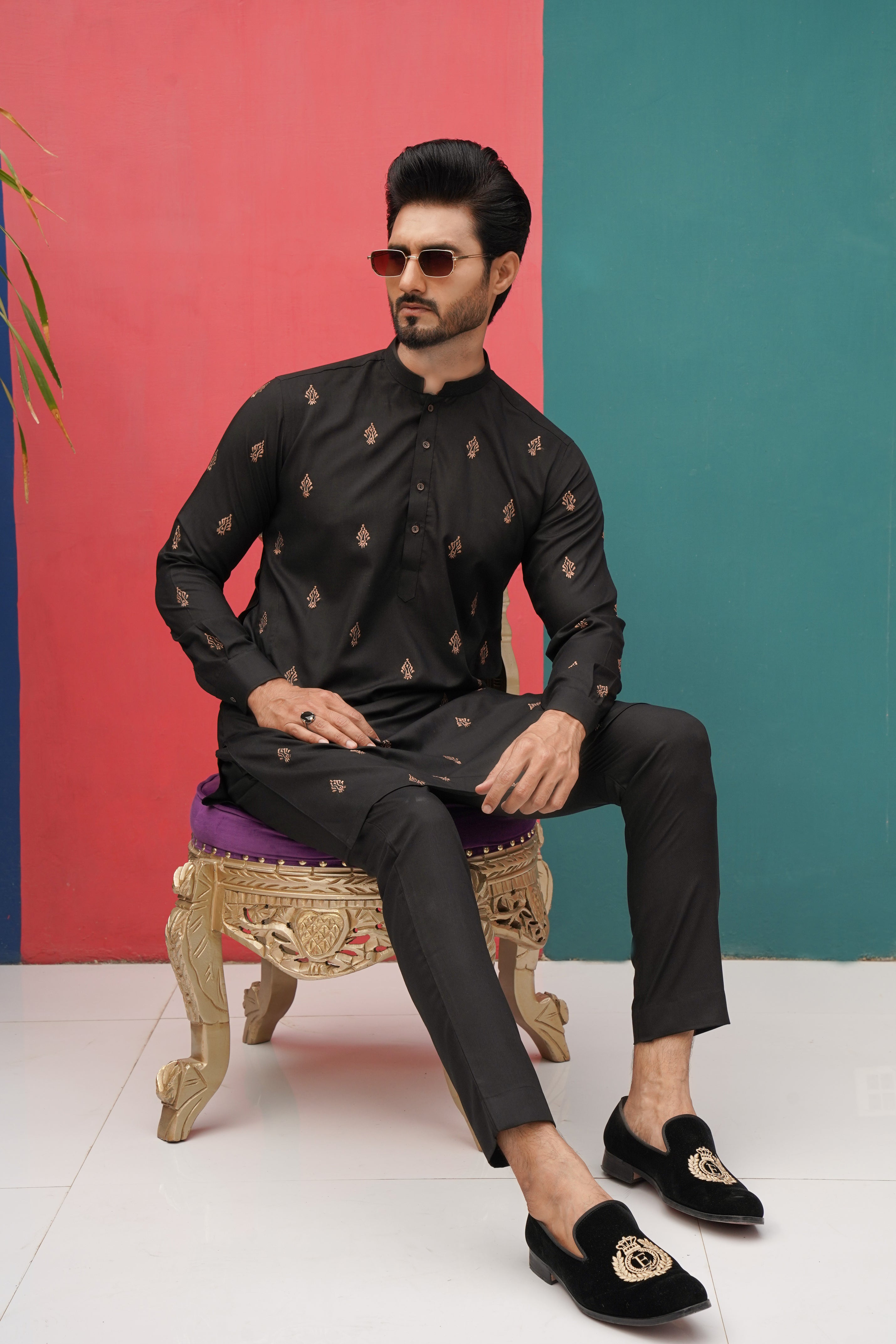 Black Copper Embroidered Cotton-Silk Kurta Pajama (2-Piece) - Image 3