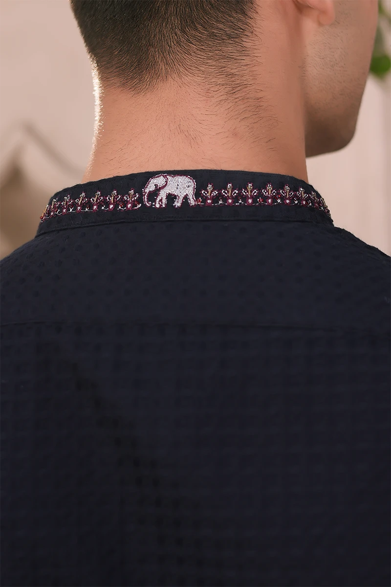 Black Embroidered Jacquard Cotton Kurta (2-Piece) - Image 4