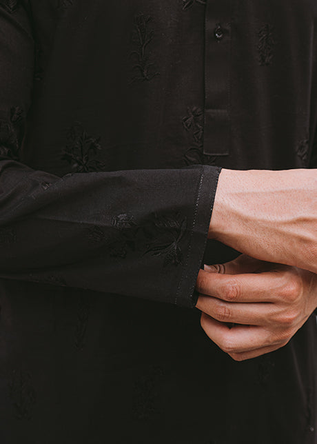 Black Embroidered Lawn Kurta (2-Piece) - Image 2