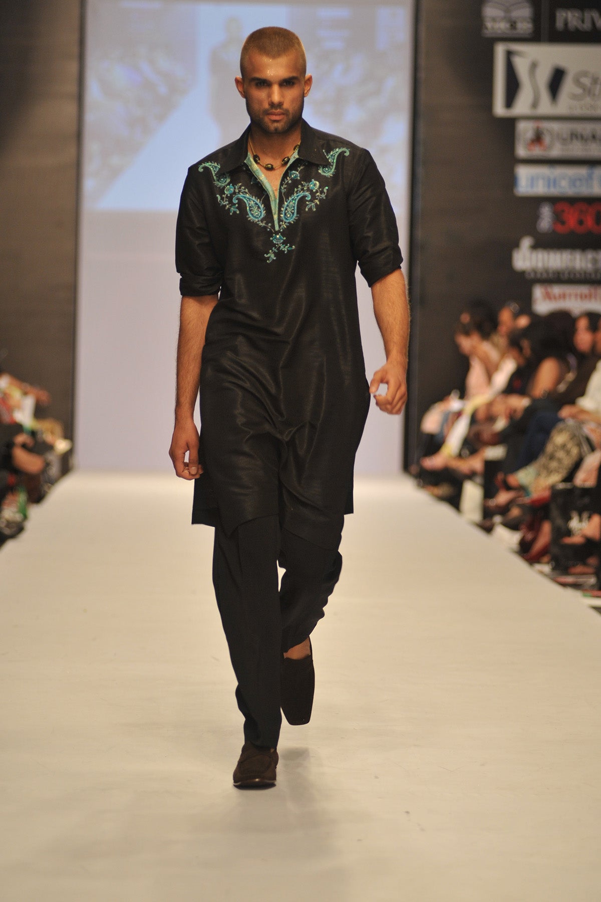 Black Embroidered Silk-Blend Kurta (2-Piece) - Image 1