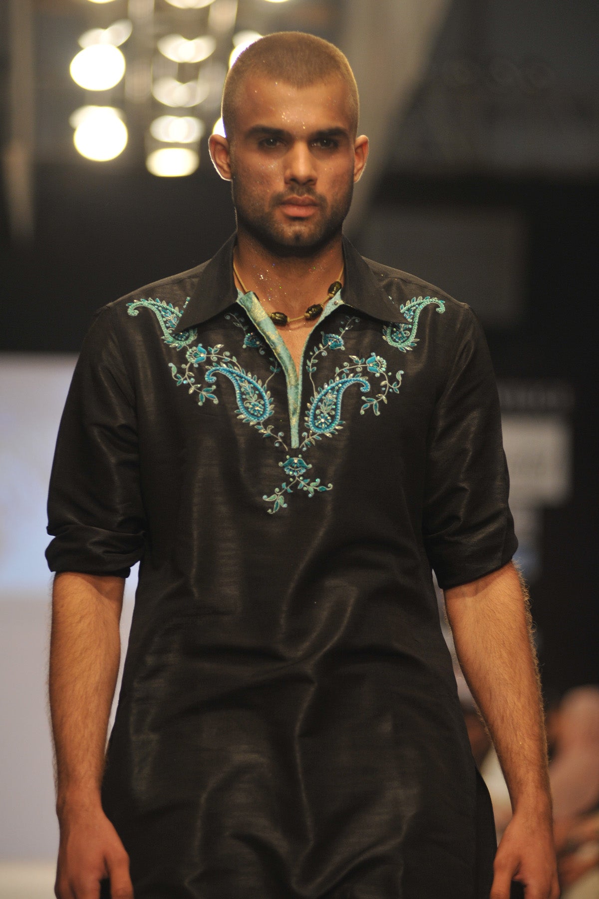 Black Embroidered Silk-Blend Kurta (2-Piece) - Image 2