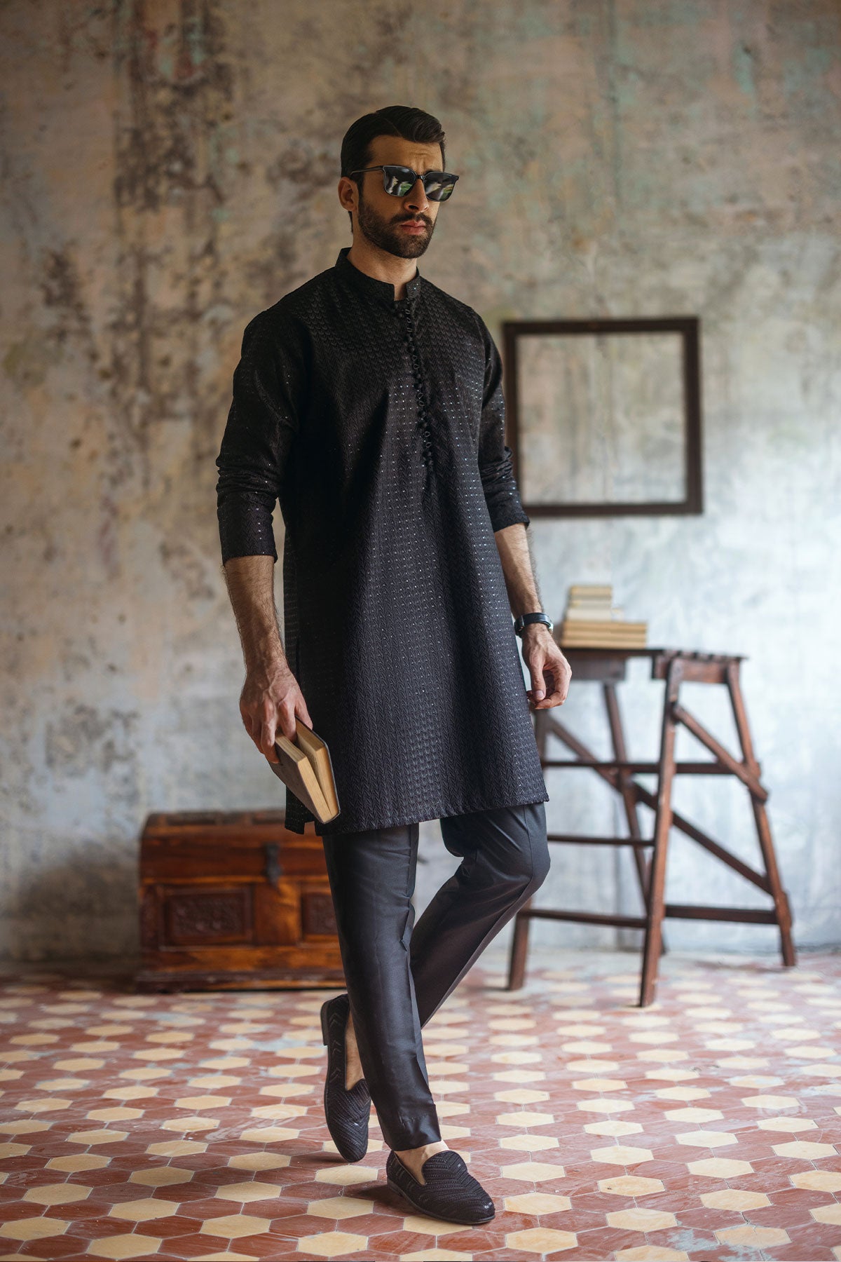 Black Embroidered Kurta Pajama Set (2-Piece) - Image 1