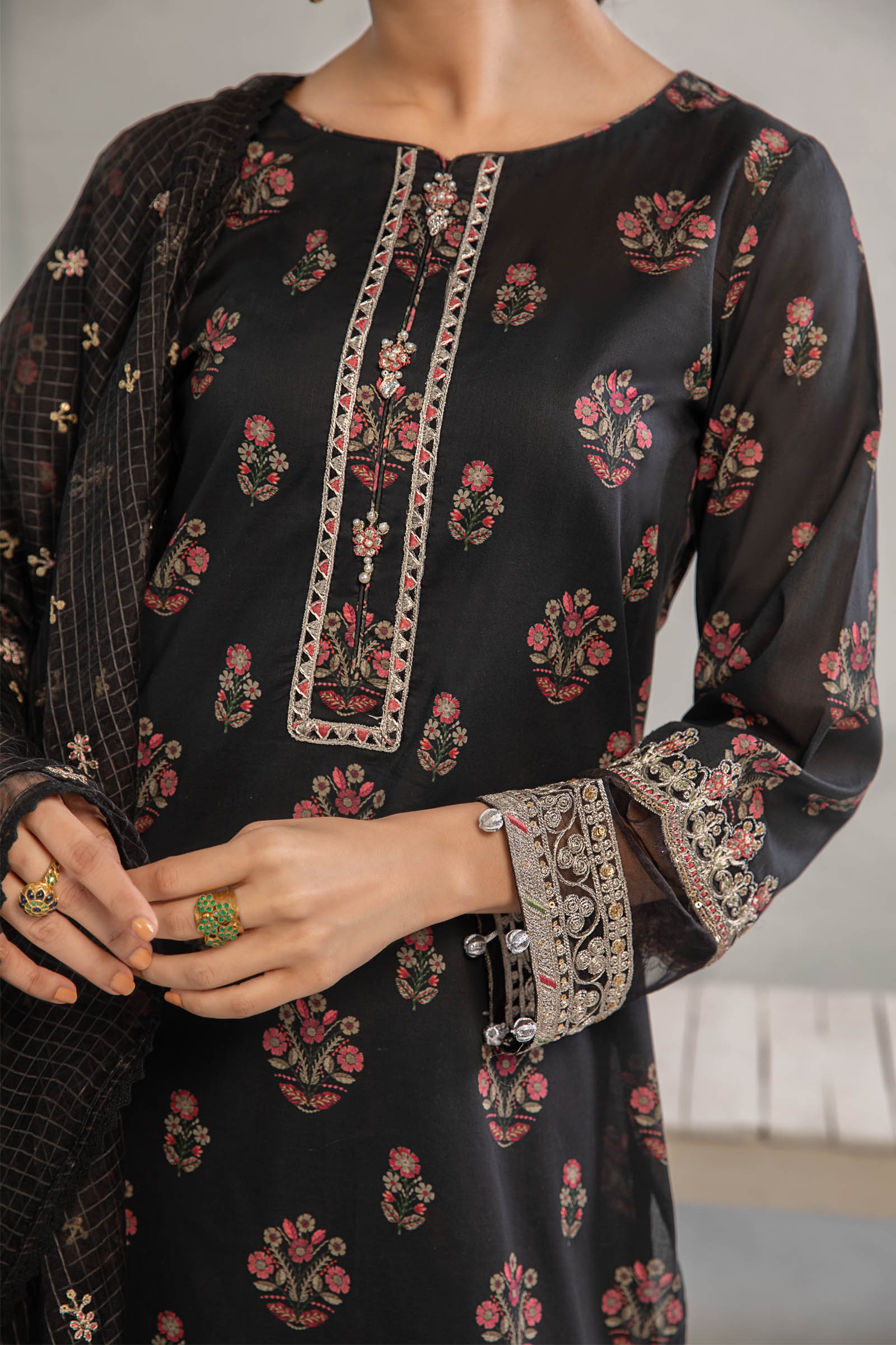Black Embroidered Lawn Gharara Set (3-Piece) - Image 3