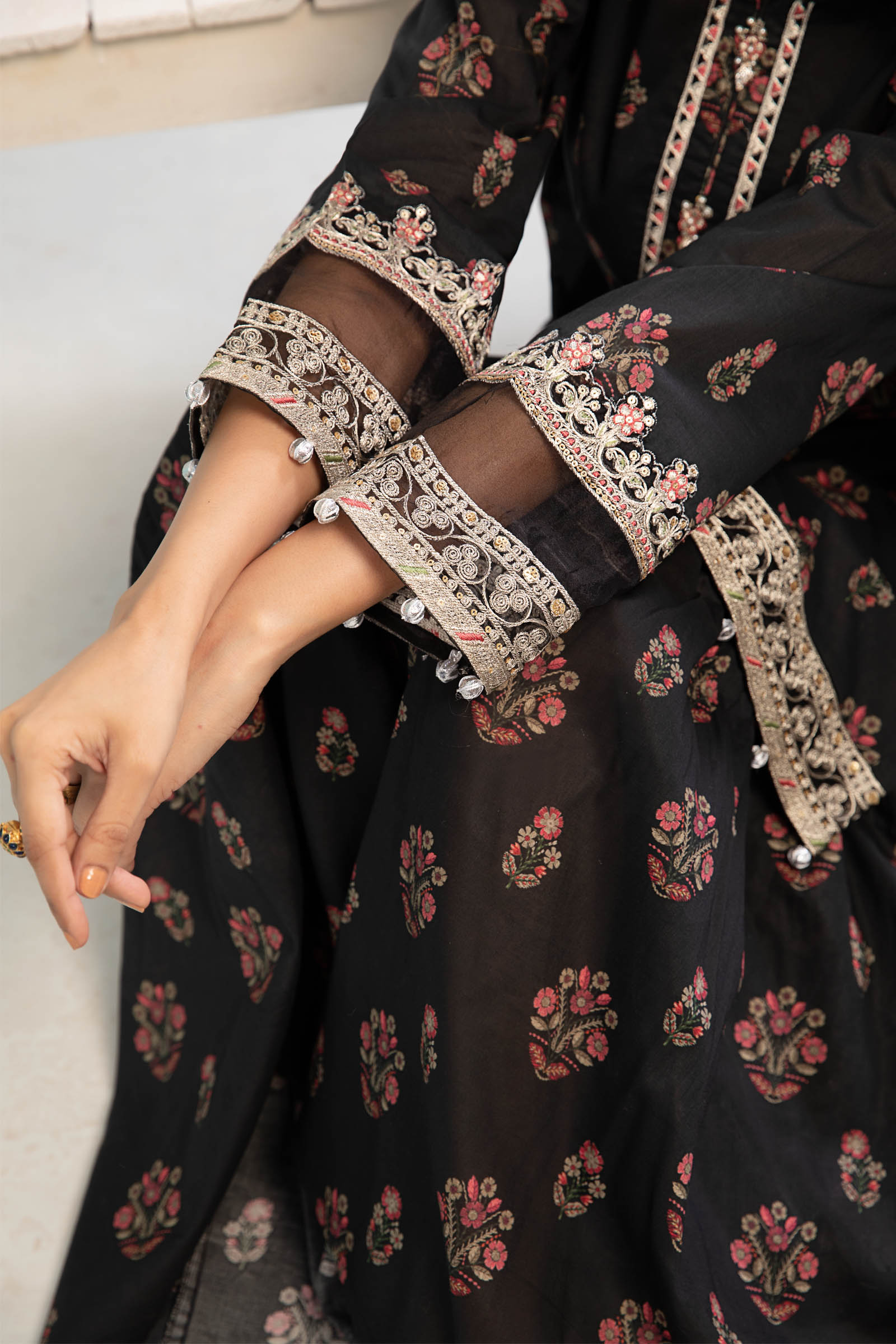 Black Embroidered Lawn Gharara Set (3-Piece) - Image 4