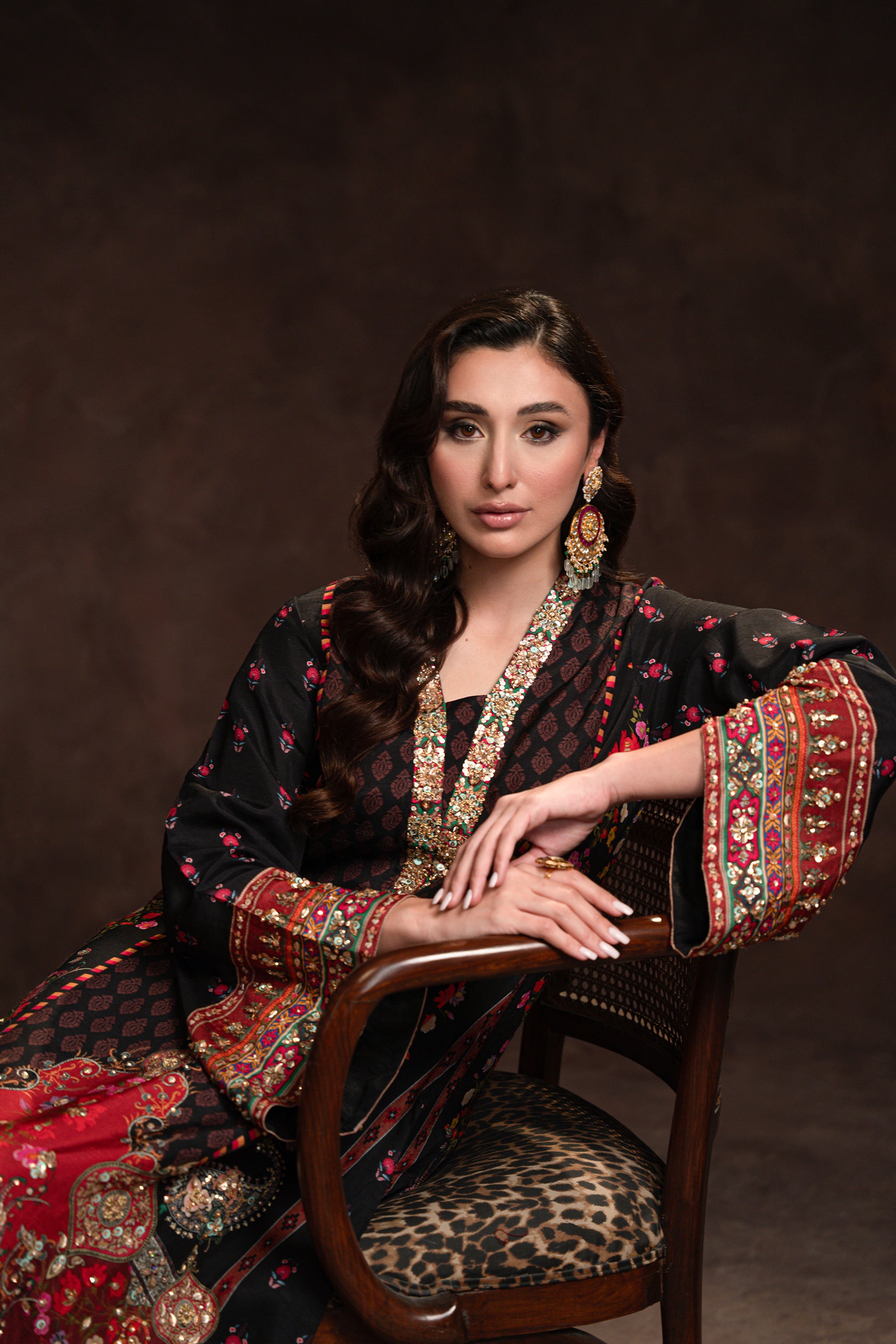 Black Gold Embellished Blended Raw Silk Kaftan (2-Piece) - Image 5