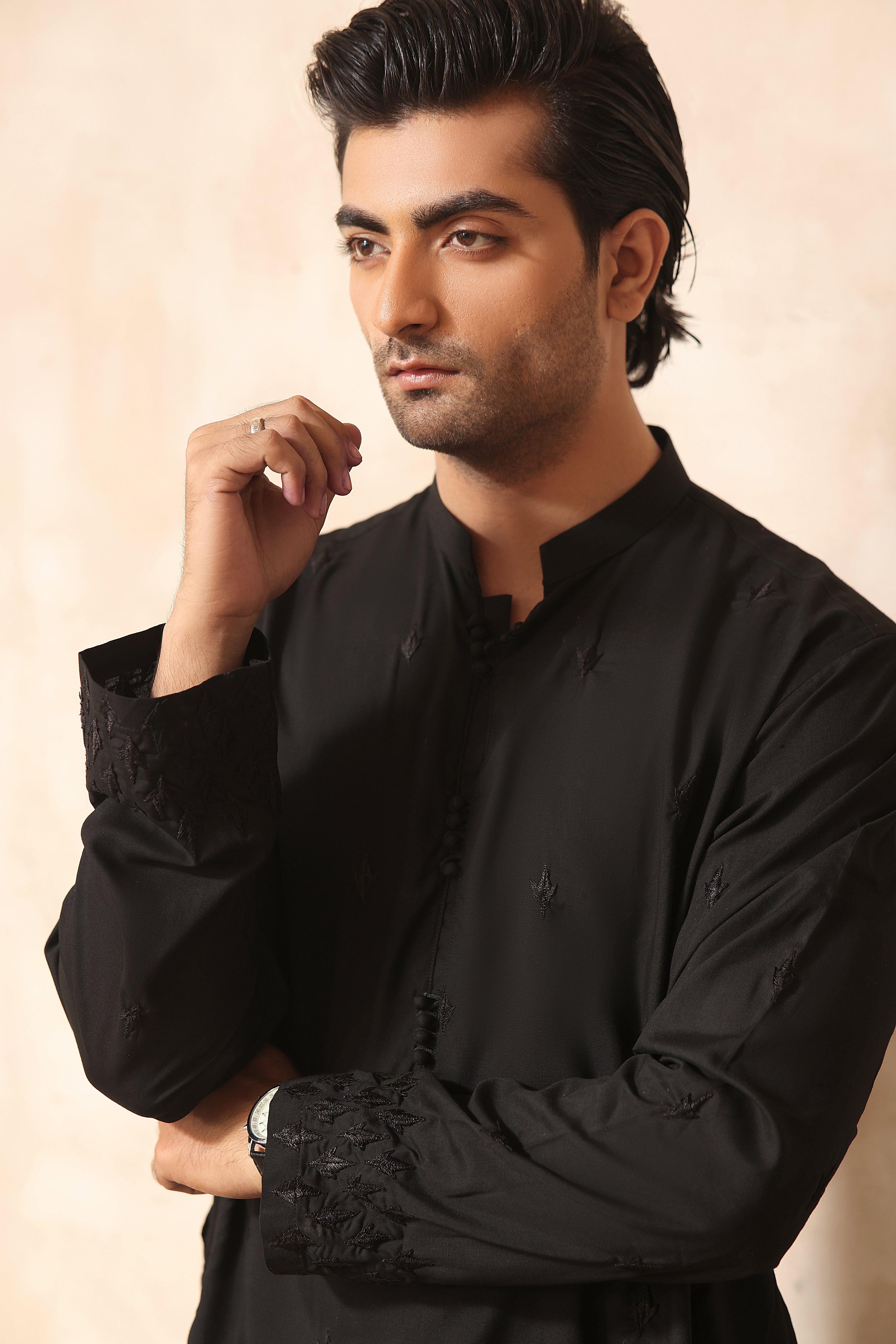 Black Resham Self-Embroidered Blended Fabric Kurta Pajama (2-Piece) - Image 1