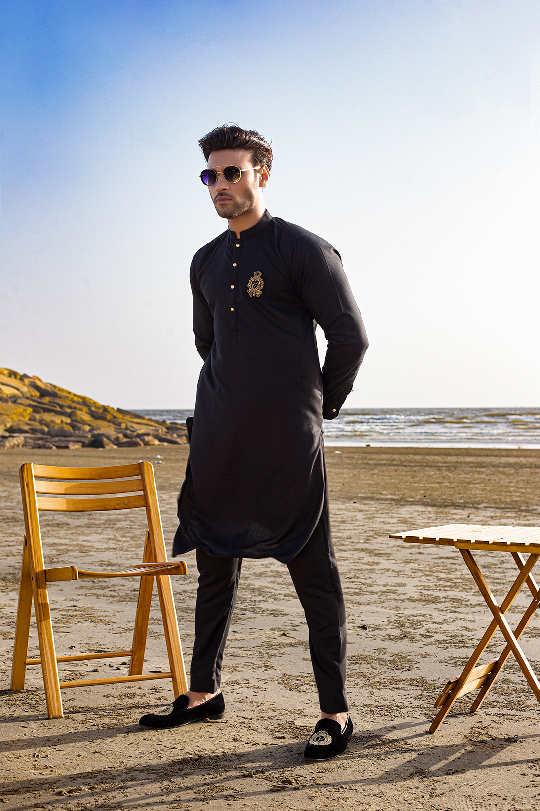 Black Gold Crest Embroidered Blended Kurta Pajama (2-Piece) - Image 1