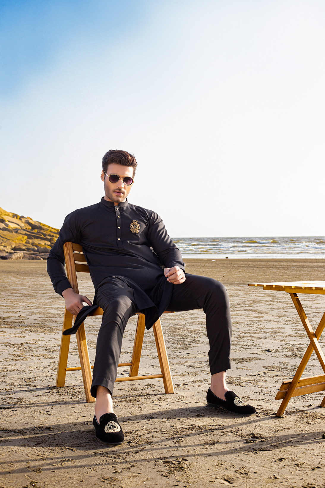 Black Gold Crest Embroidered Blended Kurta Pajama (2-Piece) - Image 2