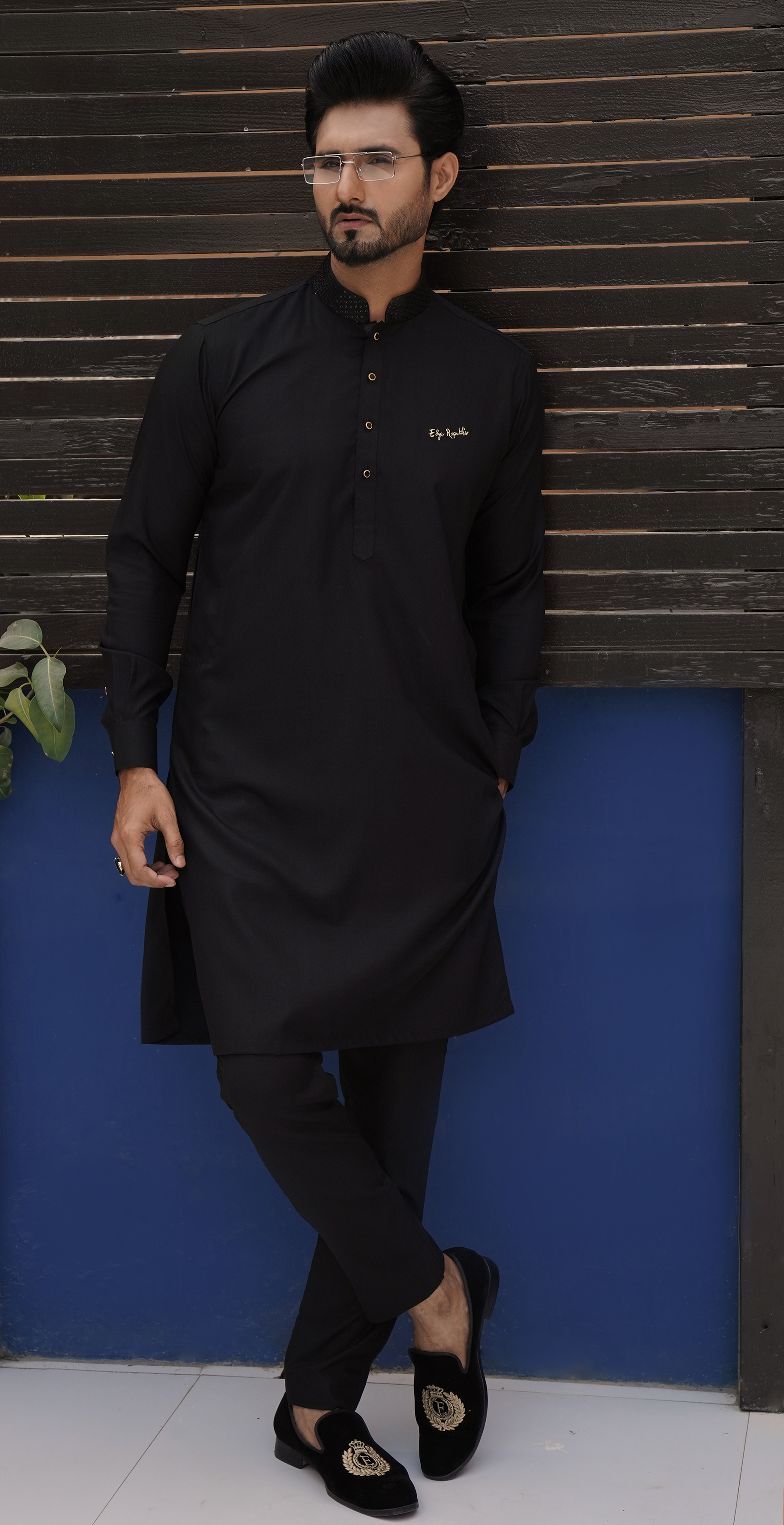 Black Embroidered Cotton Blend Kurta Pajama (2-Piece) - Image 2