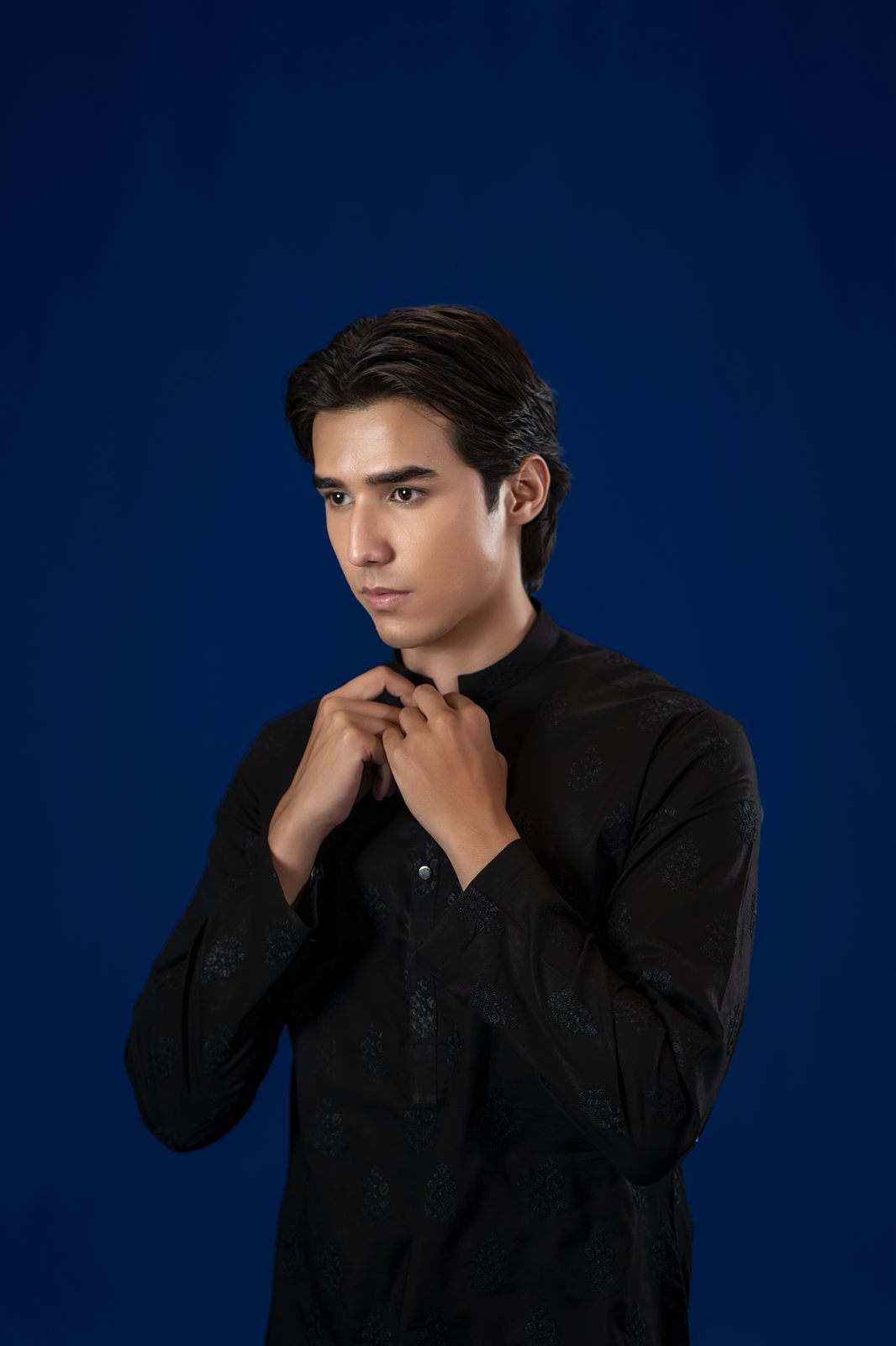 Black Embroidered Cotton Kurta Pajama (2-Piece) - Image 2