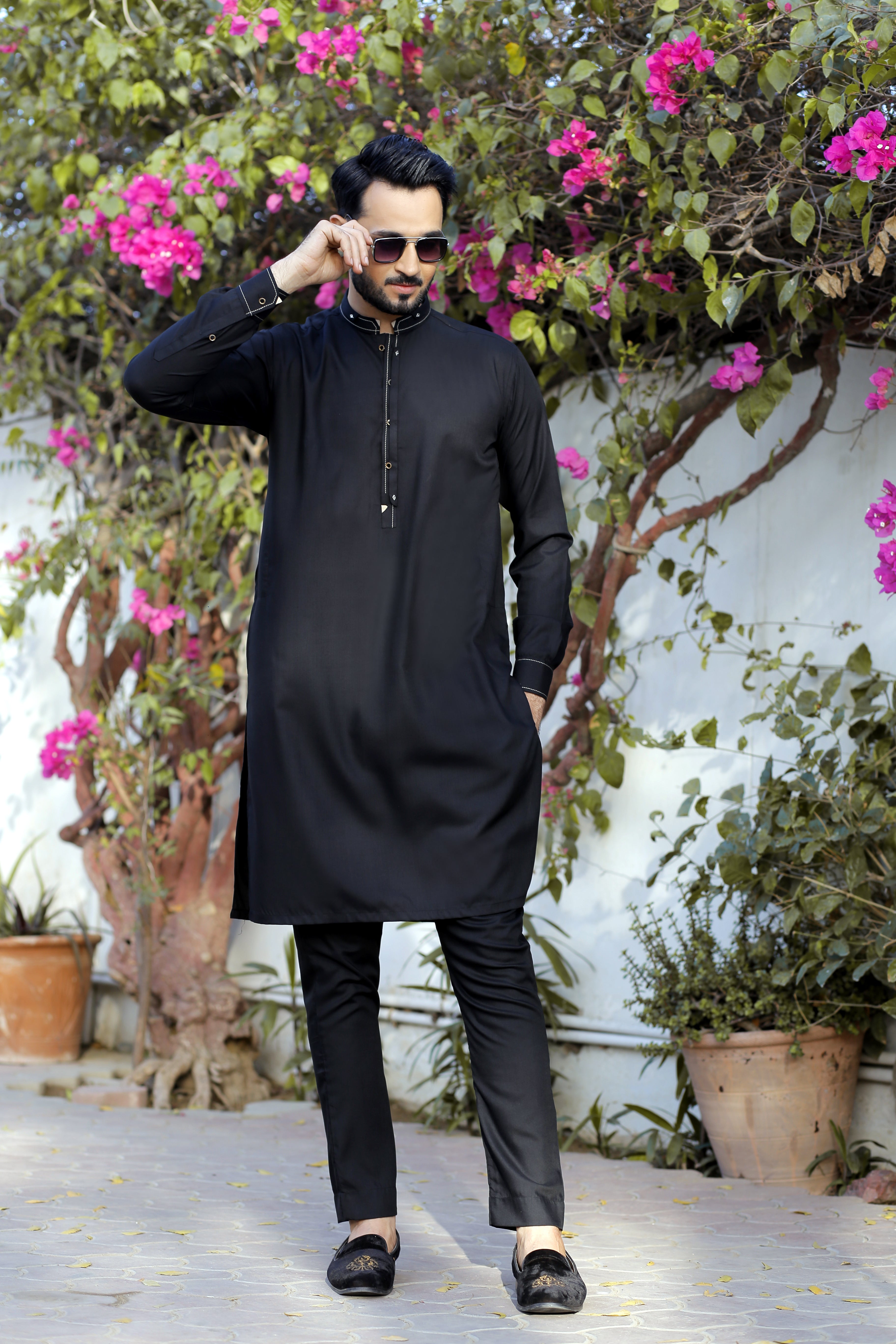 Black Embellished Cotton-Silk Kurta Pajama (2-Piece) - Image 1