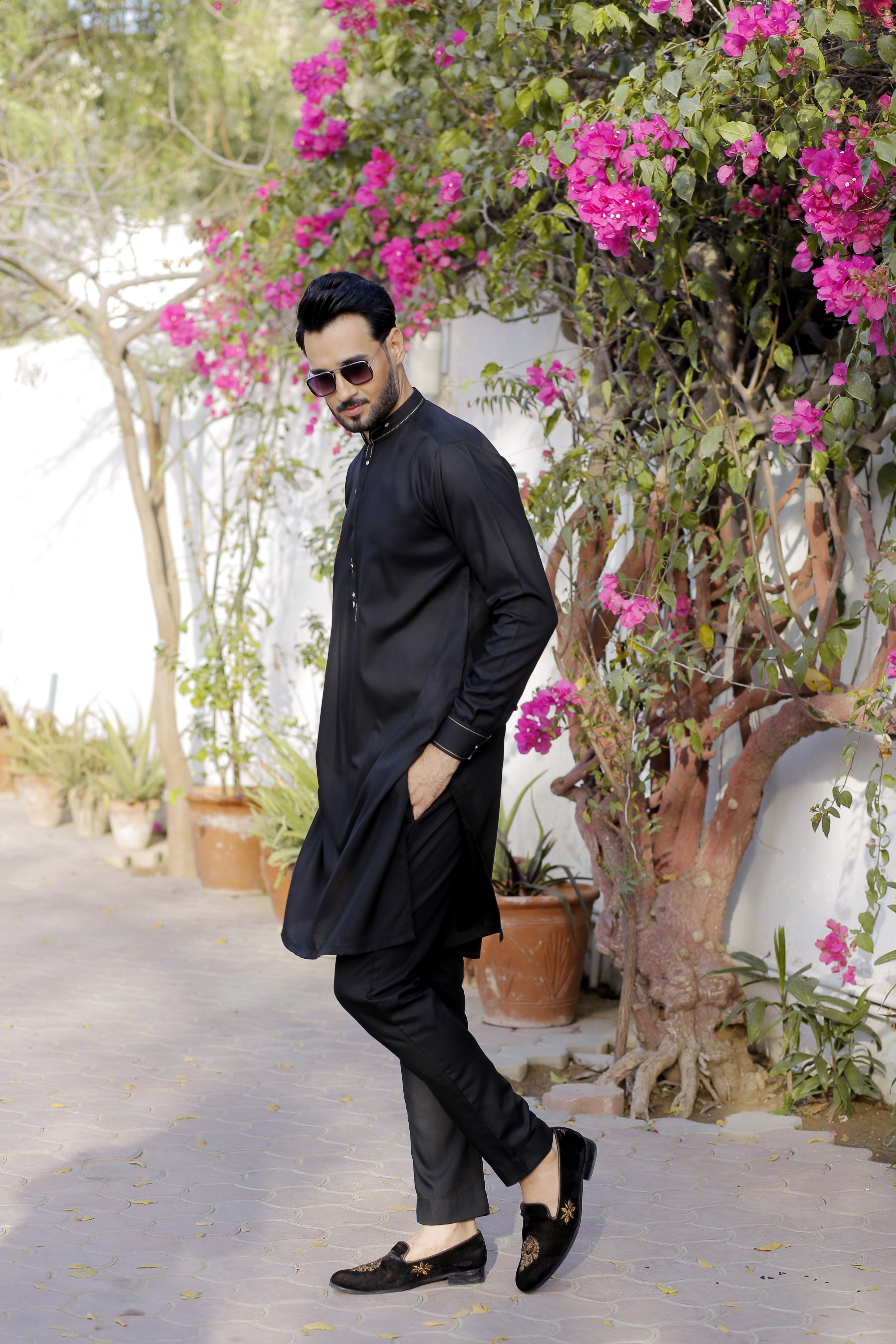 Black Embellished Cotton-Silk Kurta Pajama (2-Piece) - Image 2