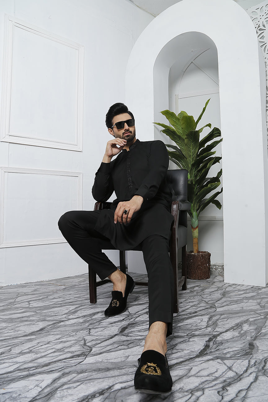 Black Embroidered Cotton-Silk Kurta Pajama (2-Piece) - Image 1