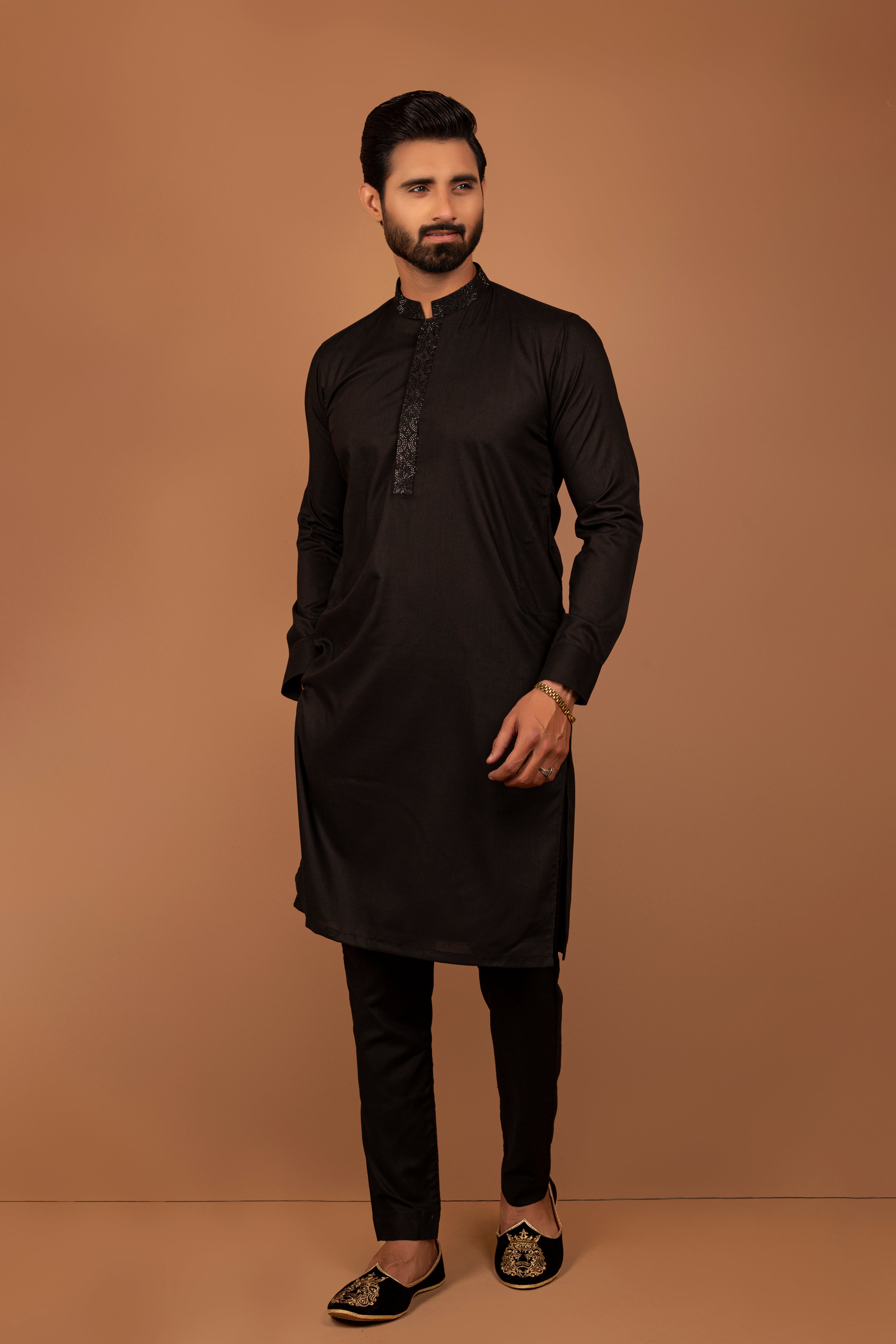 Black Embellished Cotton-Silk Kurta Pajama (2-Piece) - Image 2