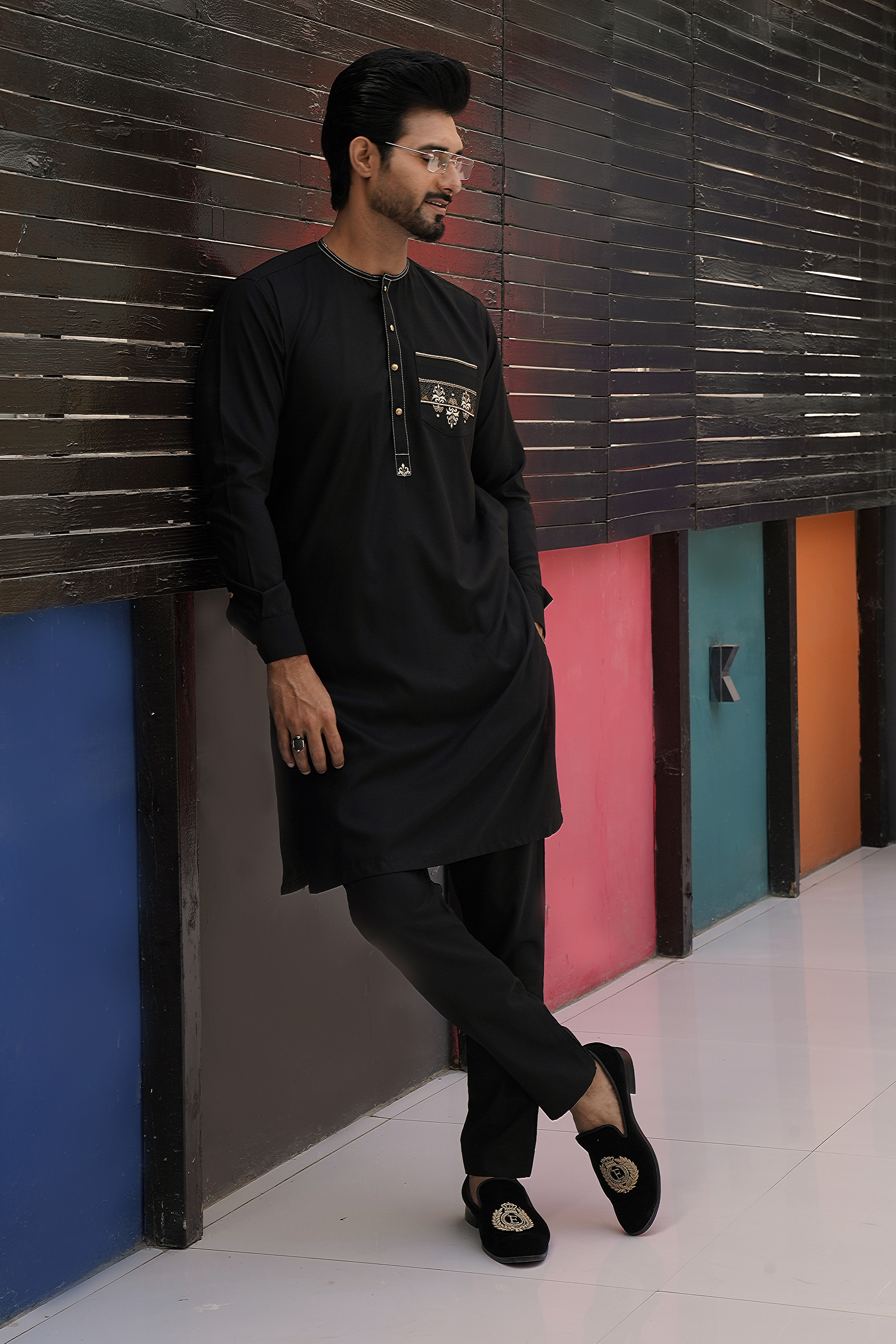 Black Embroidered Cotton Kurta Pajama (2-Piece) - Image 2