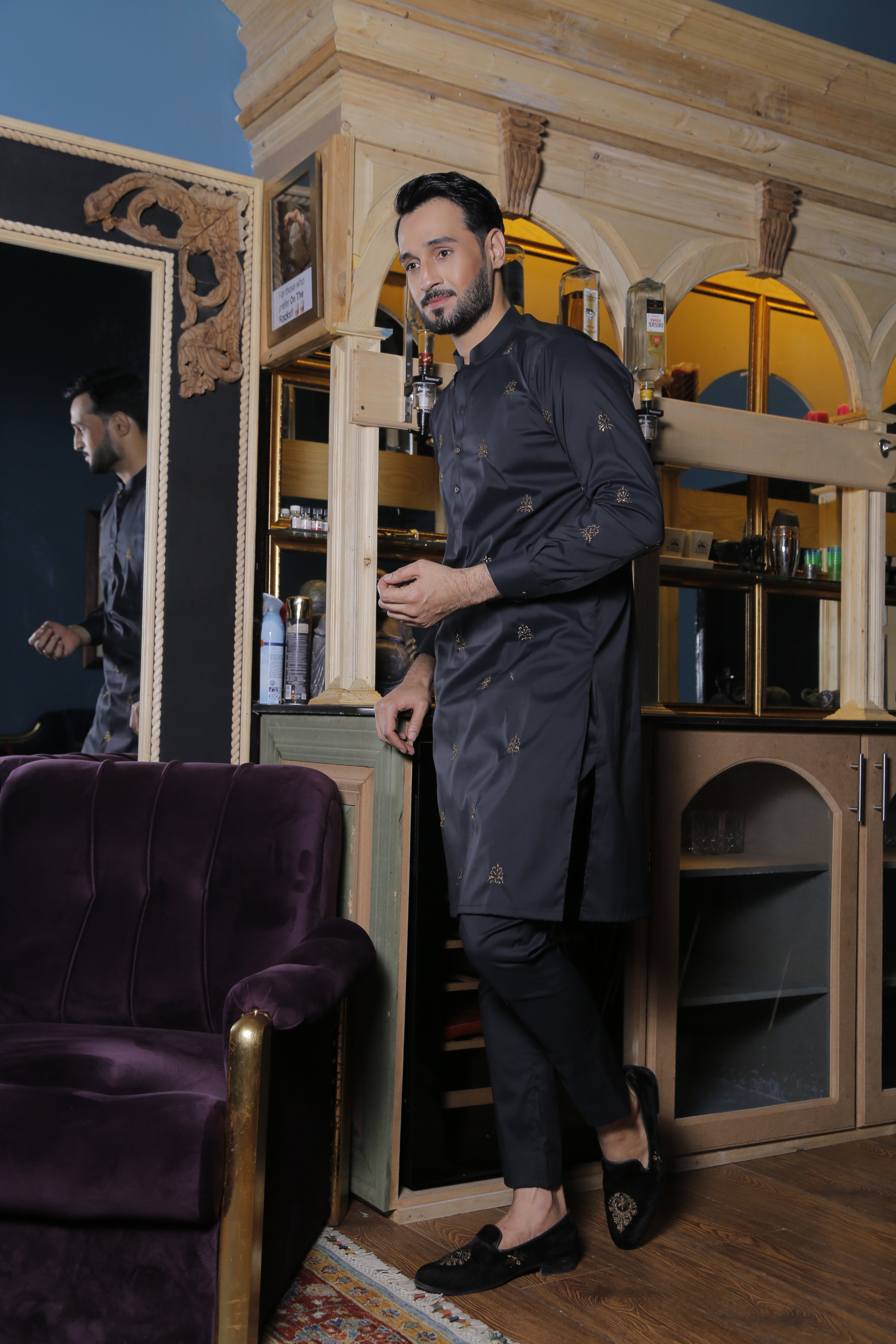 Black Embroidered Cotton Kurta Pajama (2-Piece) - Image 2