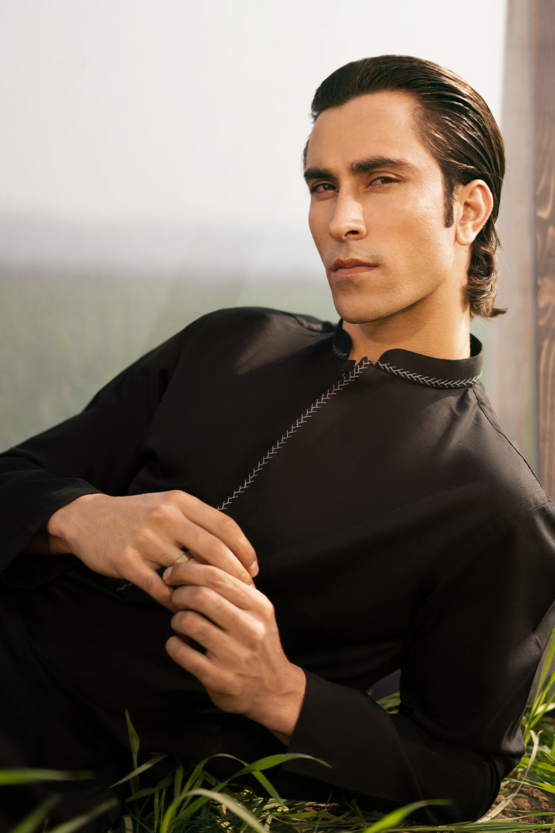 Black Embroidered Cotton Kurta Pajama (2-Piece) - Image 1