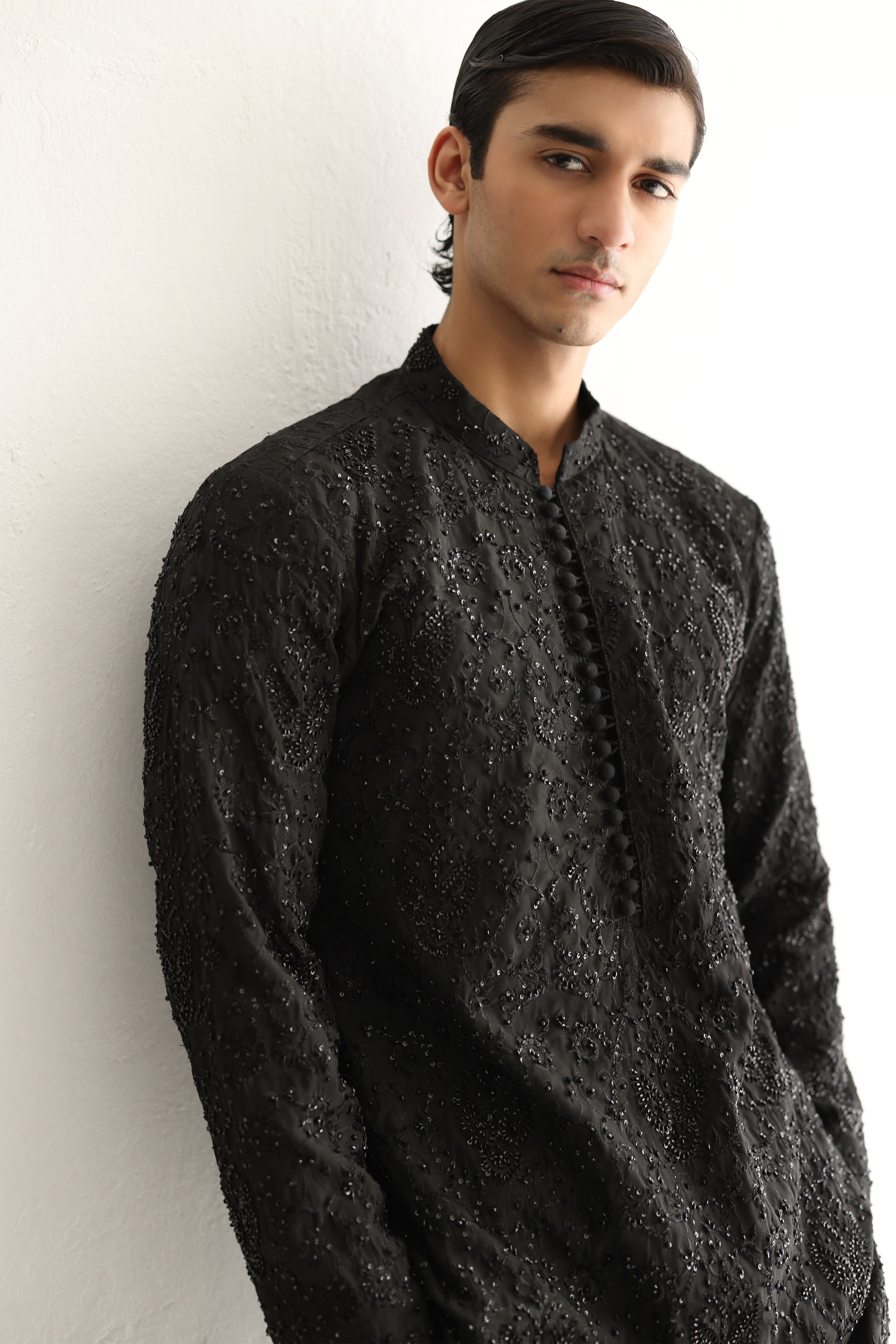Black Hand-Embroidered Embossed Kurta Pajama (2-Piece) - Image 3