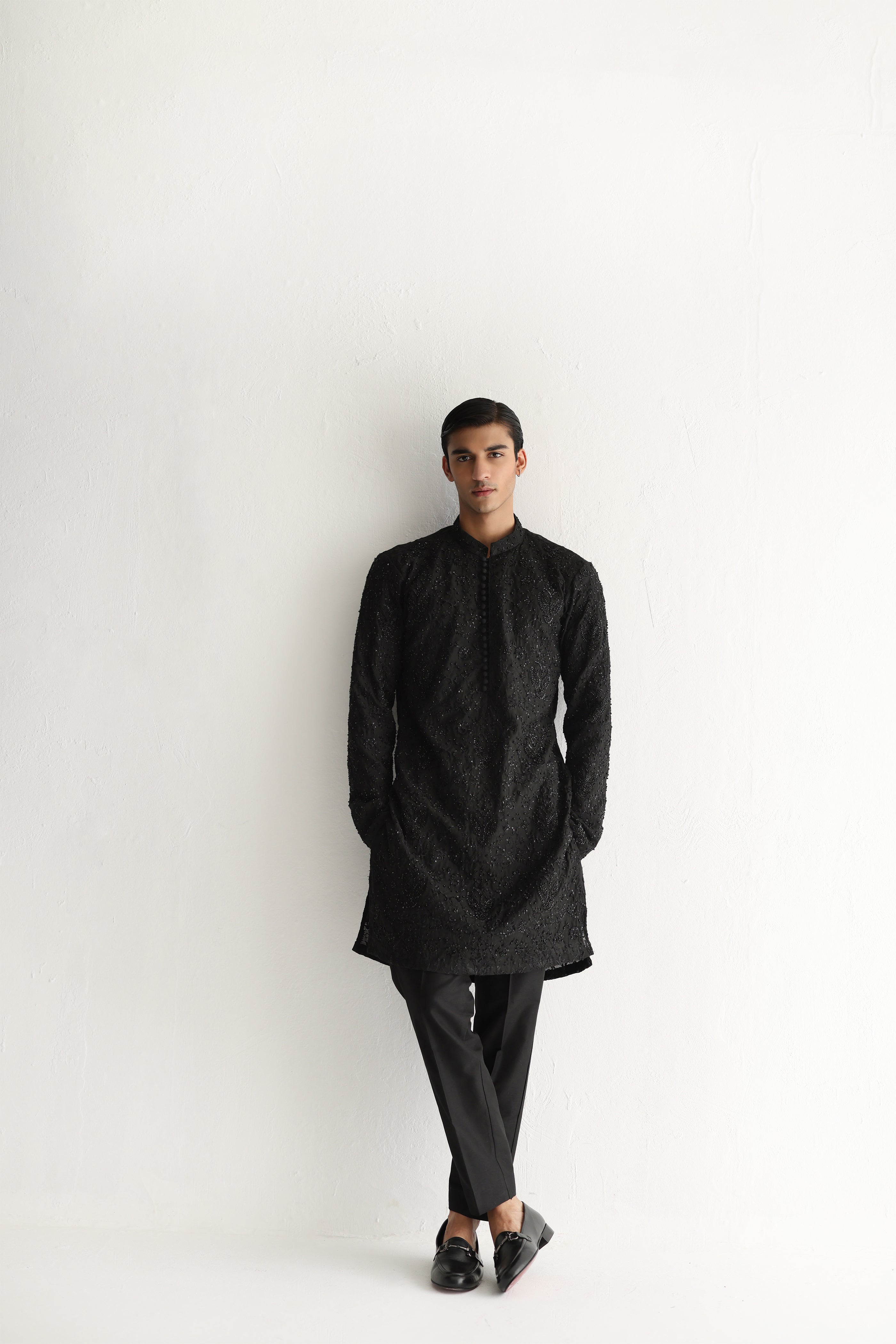 Black Hand-Embroidered Embossed Kurta Pajama (2-Piece) - Image 4