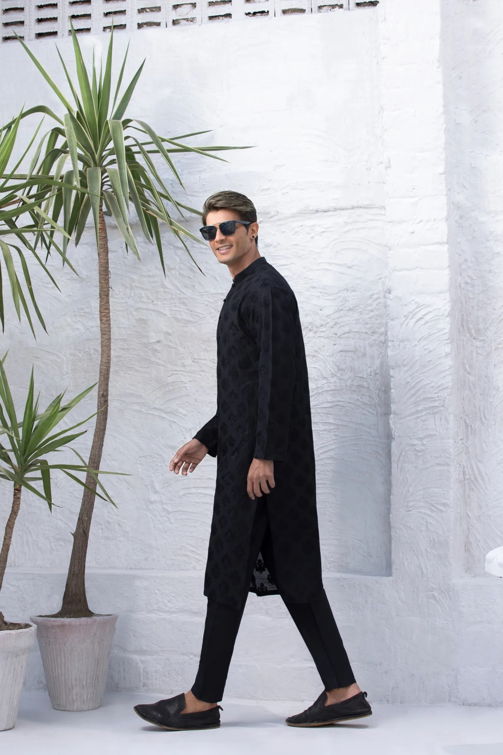 Black Jacquard Embroidered Kurta Pajama (2-Piece) - Image 3