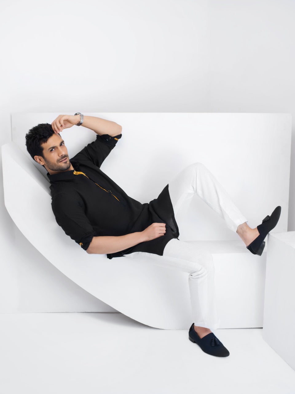 Black Linen Kurta with Contrast Placket (2-Piece) - Image 3