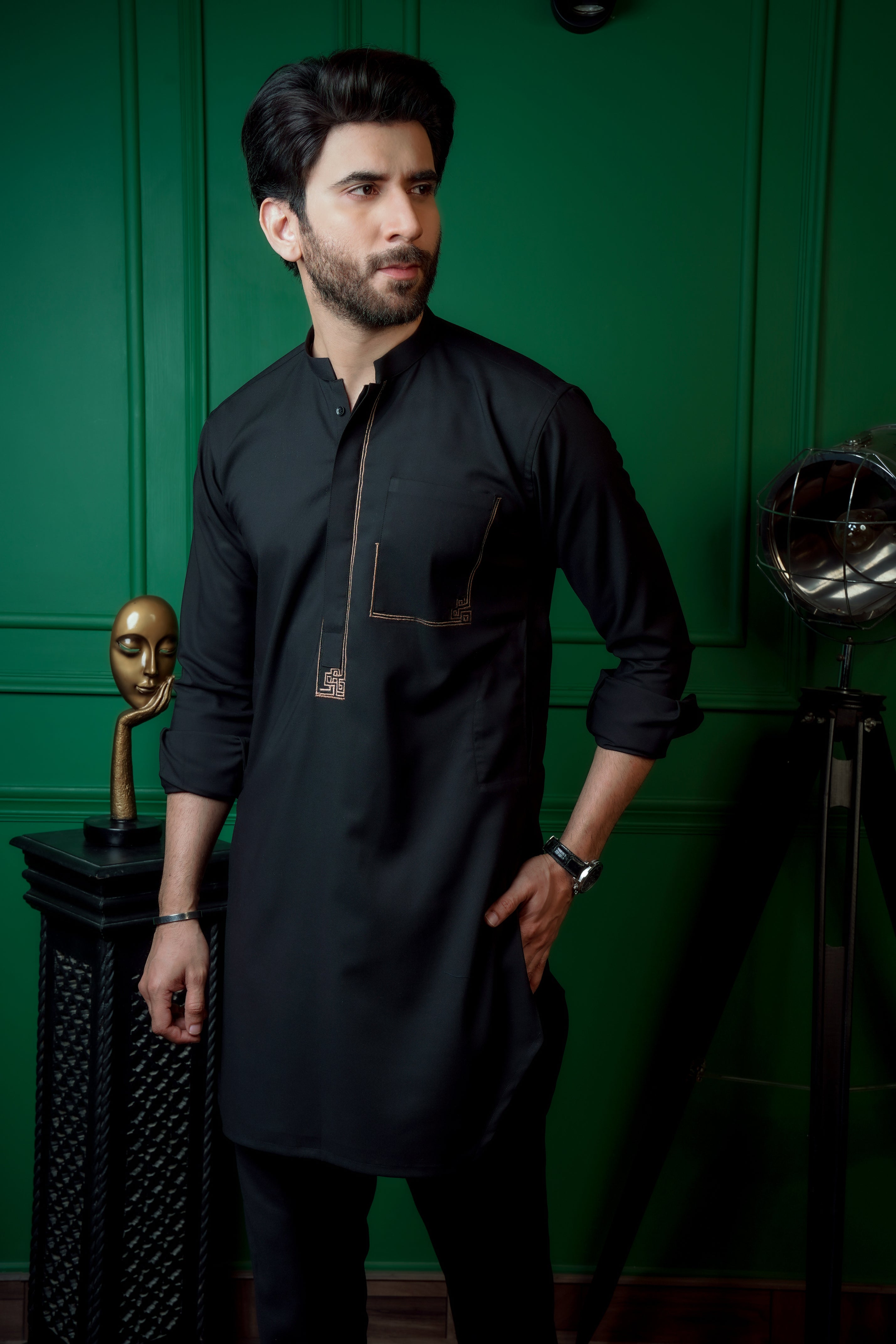 Black Contrast-Stitched Linen Kurta Pajama (2-Piece) - Image 2