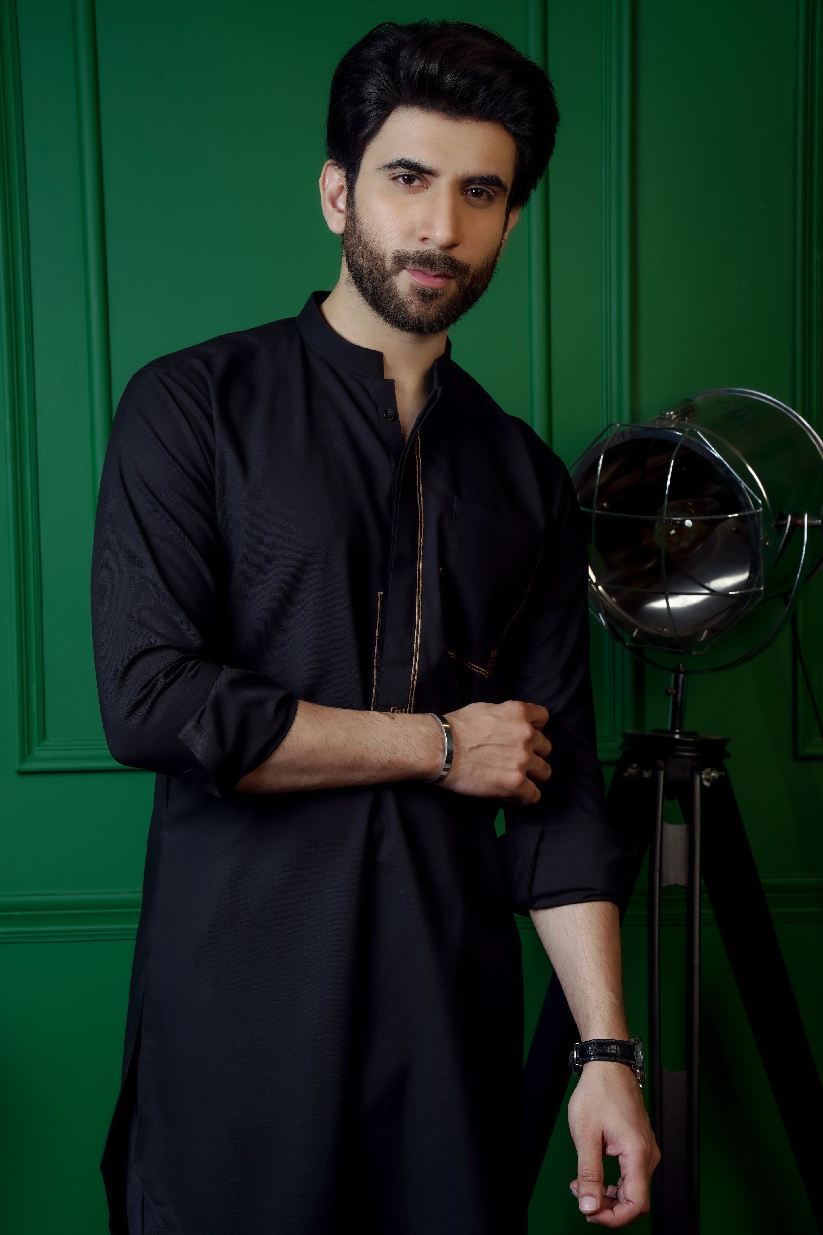 Black Contrast-Stitched Linen Kurta Pajama (2-Piece) - Image 3