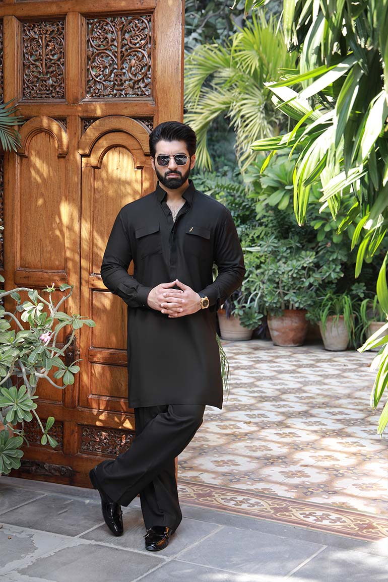 Black Linen Kurta Pajama (2-Piece) - Image 2