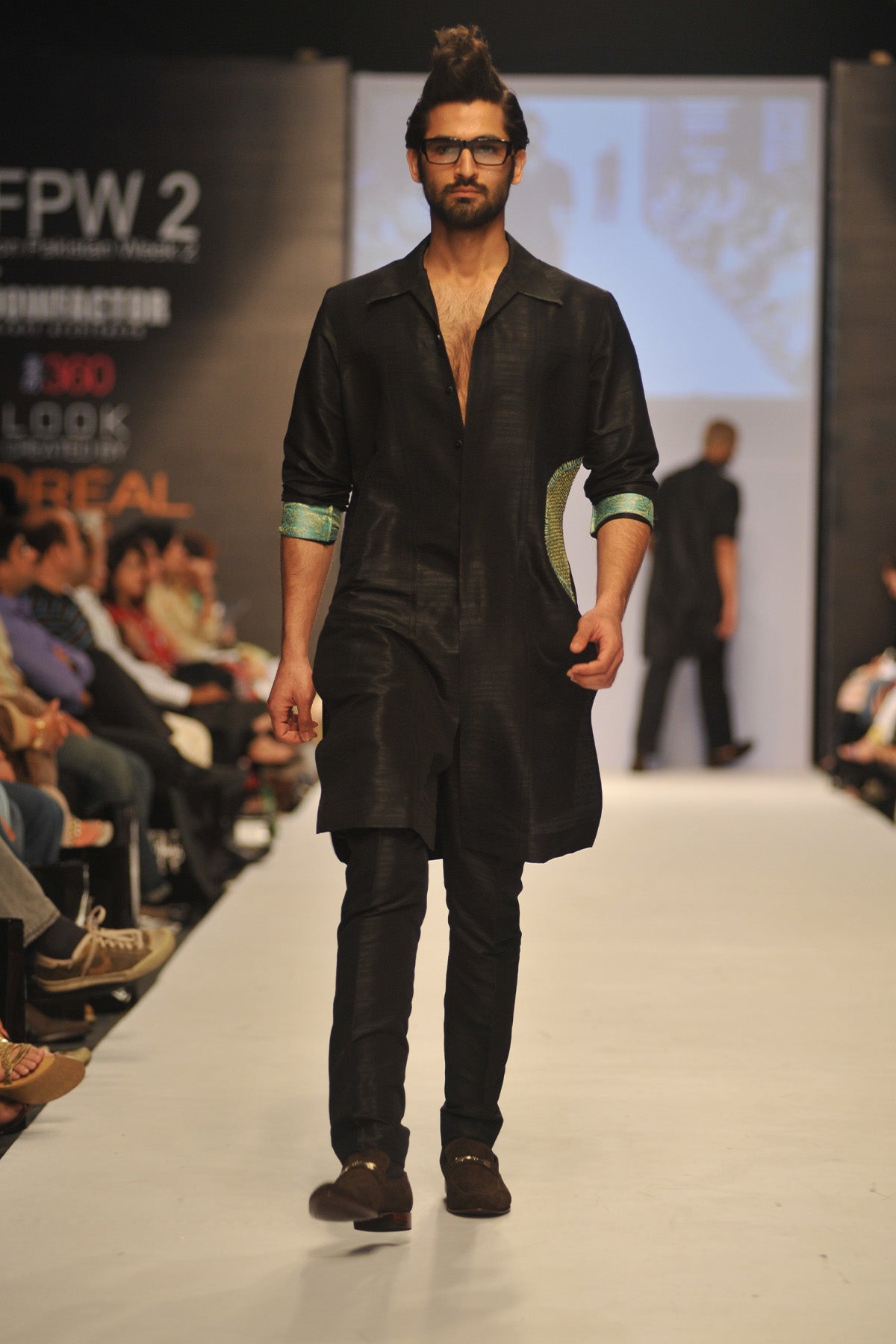 Black Embroidered Silk-Blend Kurta Pajama (2-Piece) - Image 1