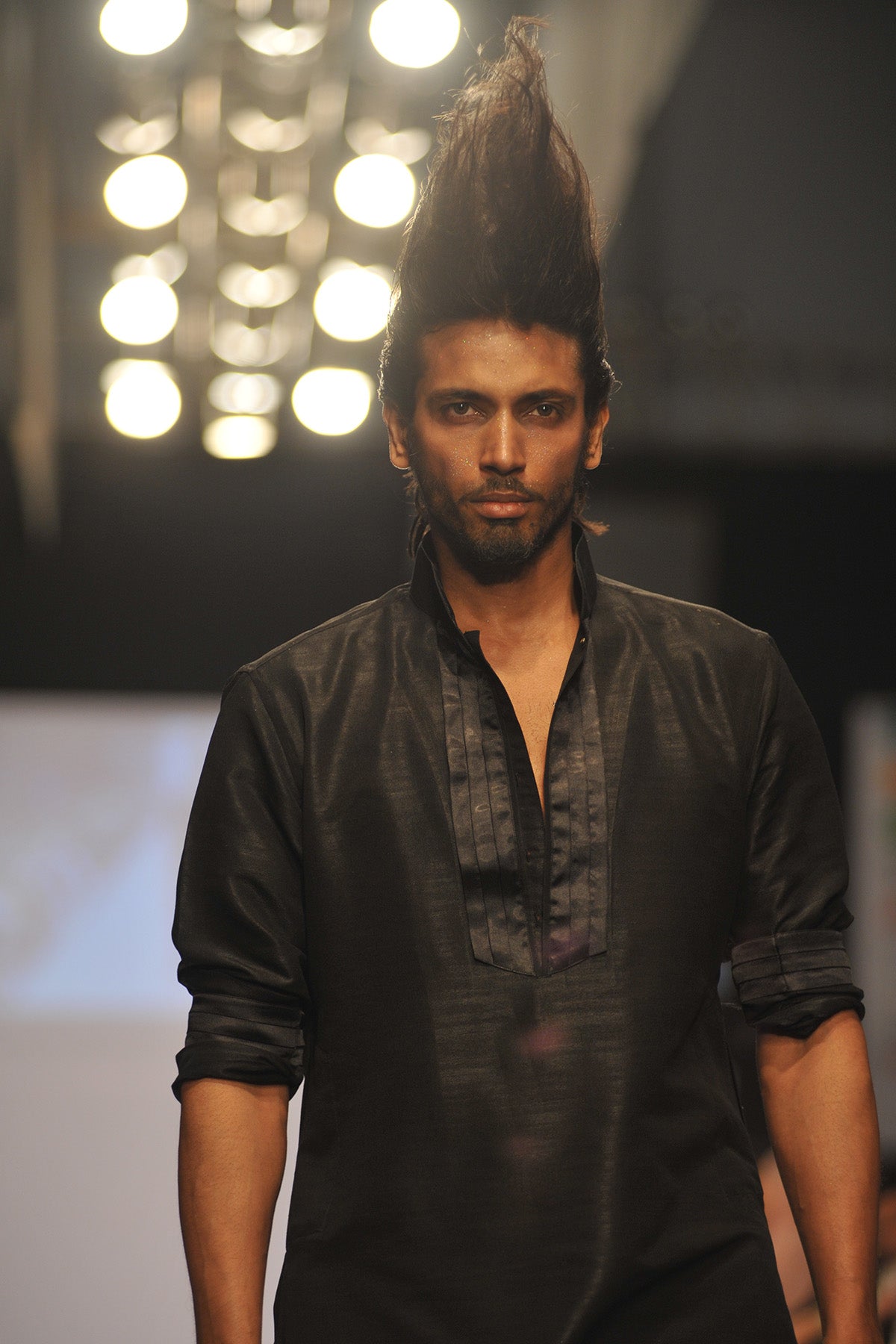 Black Pintuck Silk-Blend Kurta Pajama (2-Piece) - Image 2