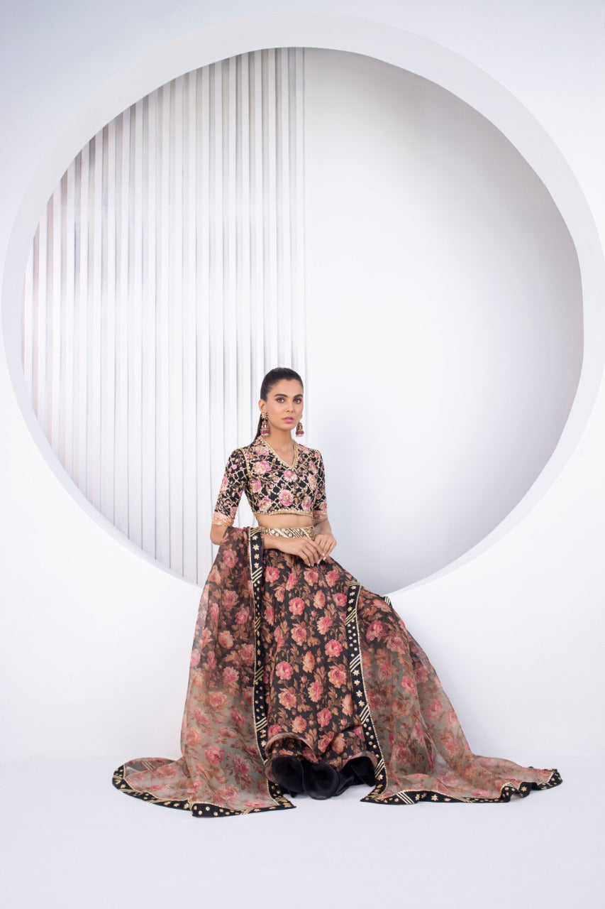 Pakistani Black Floral Embroidered Khaddi Silk Lehenga Choli (3-Piece) - Image 4