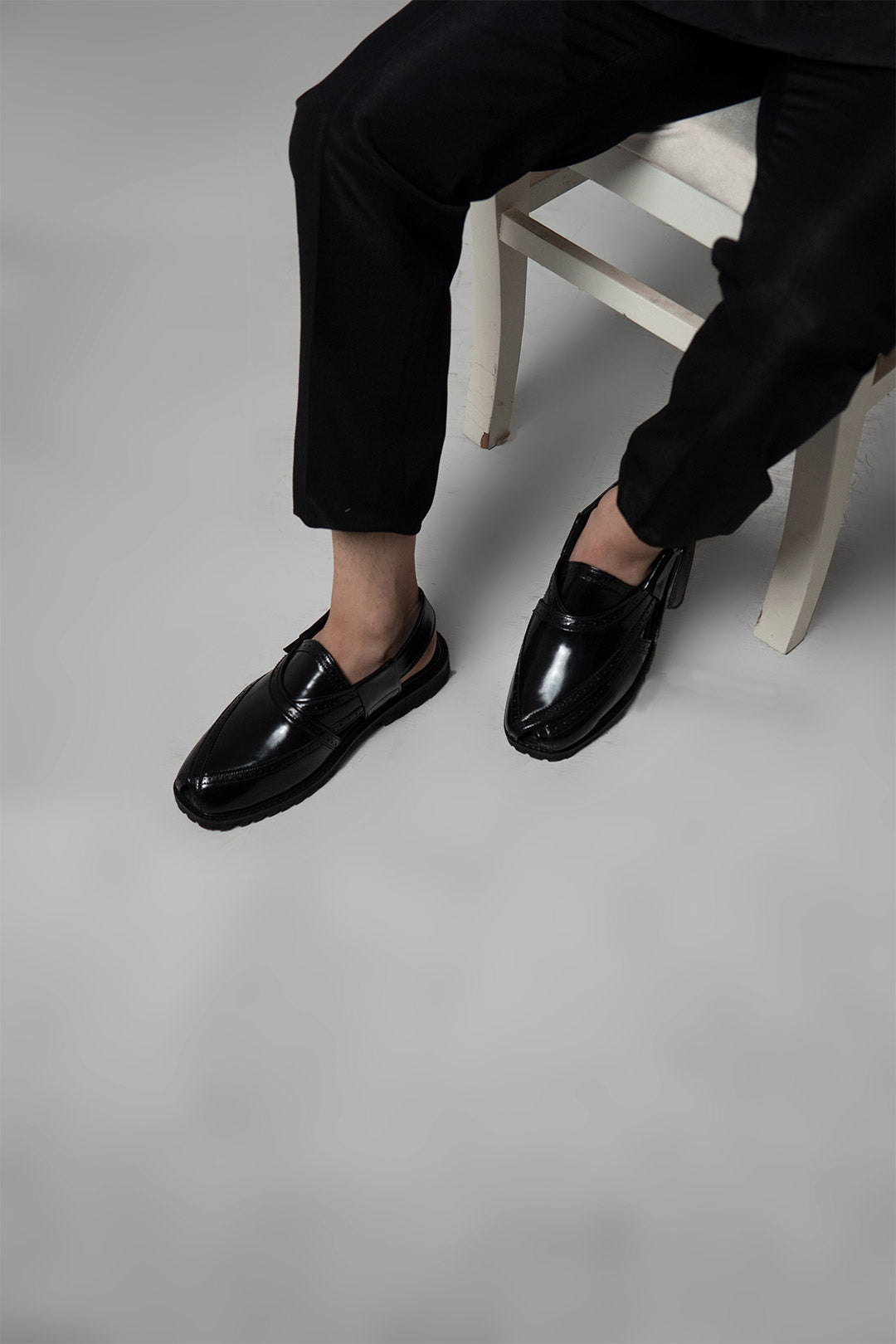 Black Embroidered Brocade Kurta Set (2-Piece) - Image 4