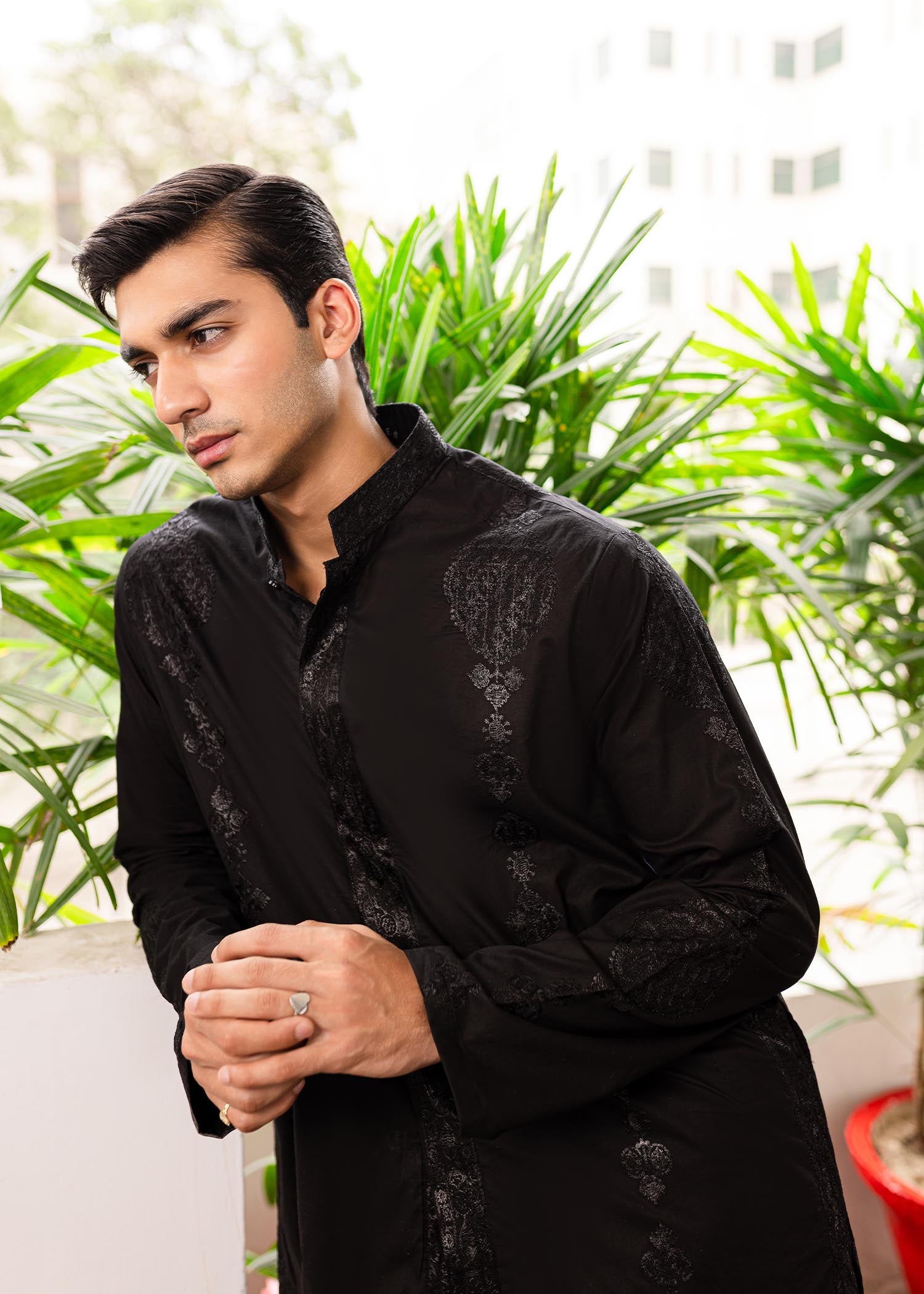 Black Self-Embroidered Cotton Kurta (2-Piece) - Image 4