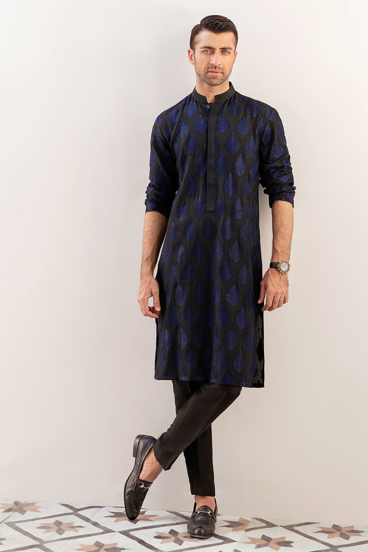 Black Boti Embroidered Raw Silk Kurta (1-Pc) - Image 1