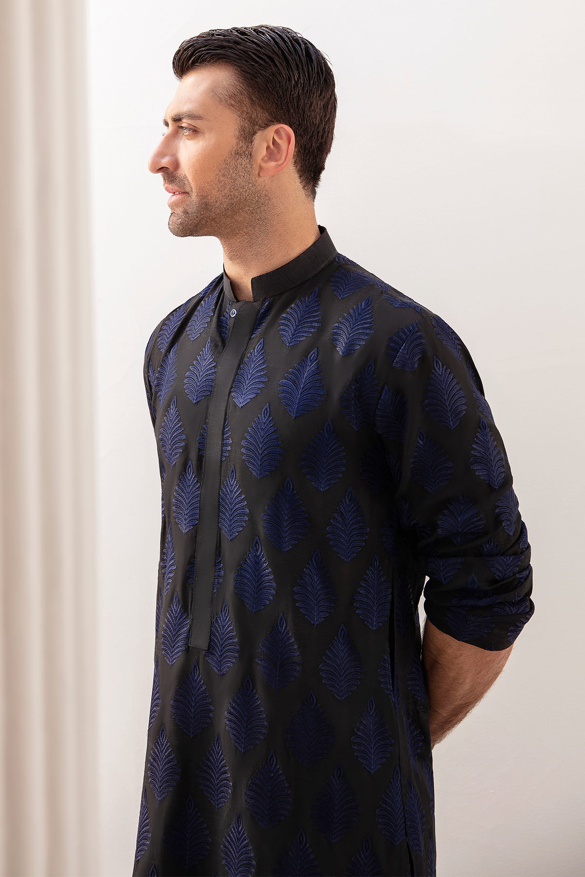 Black Boti Embroidered Raw Silk Kurta (1-Pc) - Image 3