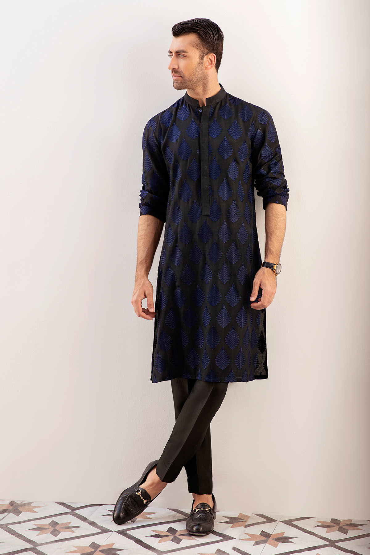 Black Boti Embroidered Raw Silk Kurta (1-Pc) - Image 4