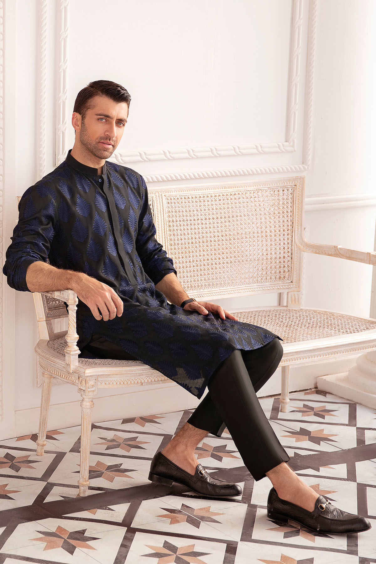 Black Boti Embroidered Raw Silk Kurta (1-Pc) - Image 5