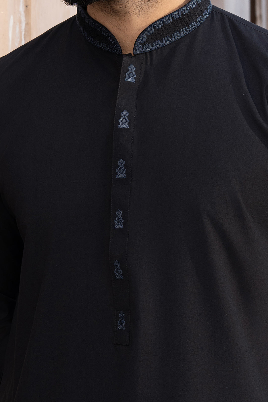 Black Embroidered Blend Fabric Shalwar Kameez (2-Piece) - Image 3
