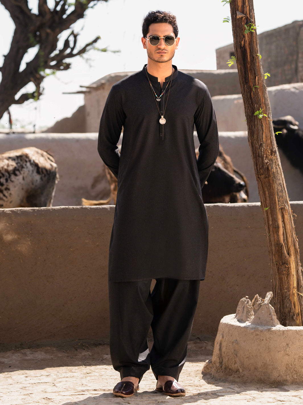 Black Minimal Stitch Blended Shalwar Kameez (2-Piece) - Image 1