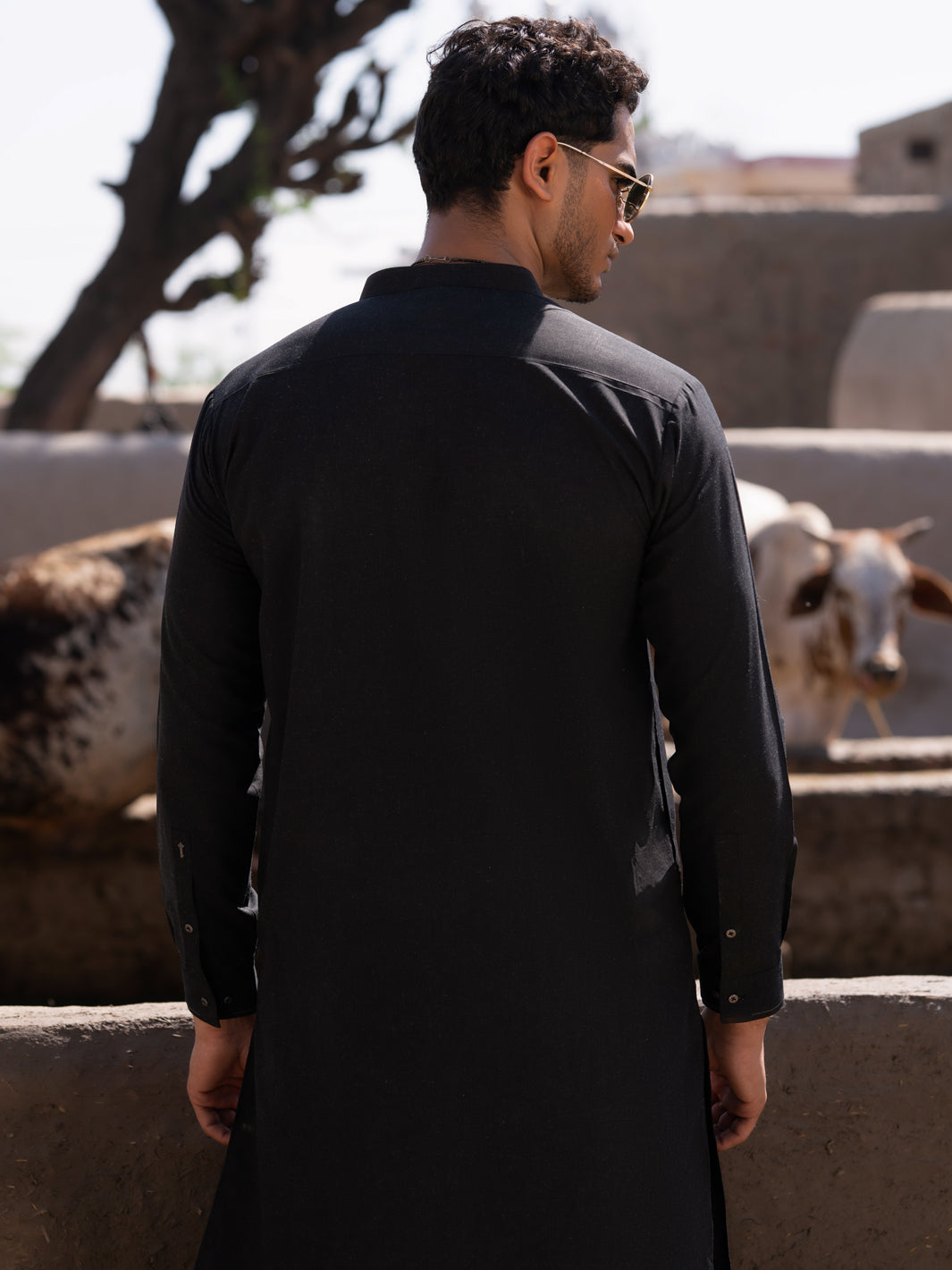 Black Minimal Stitch Blended Shalwar Kameez (2-Piece) - Image 2