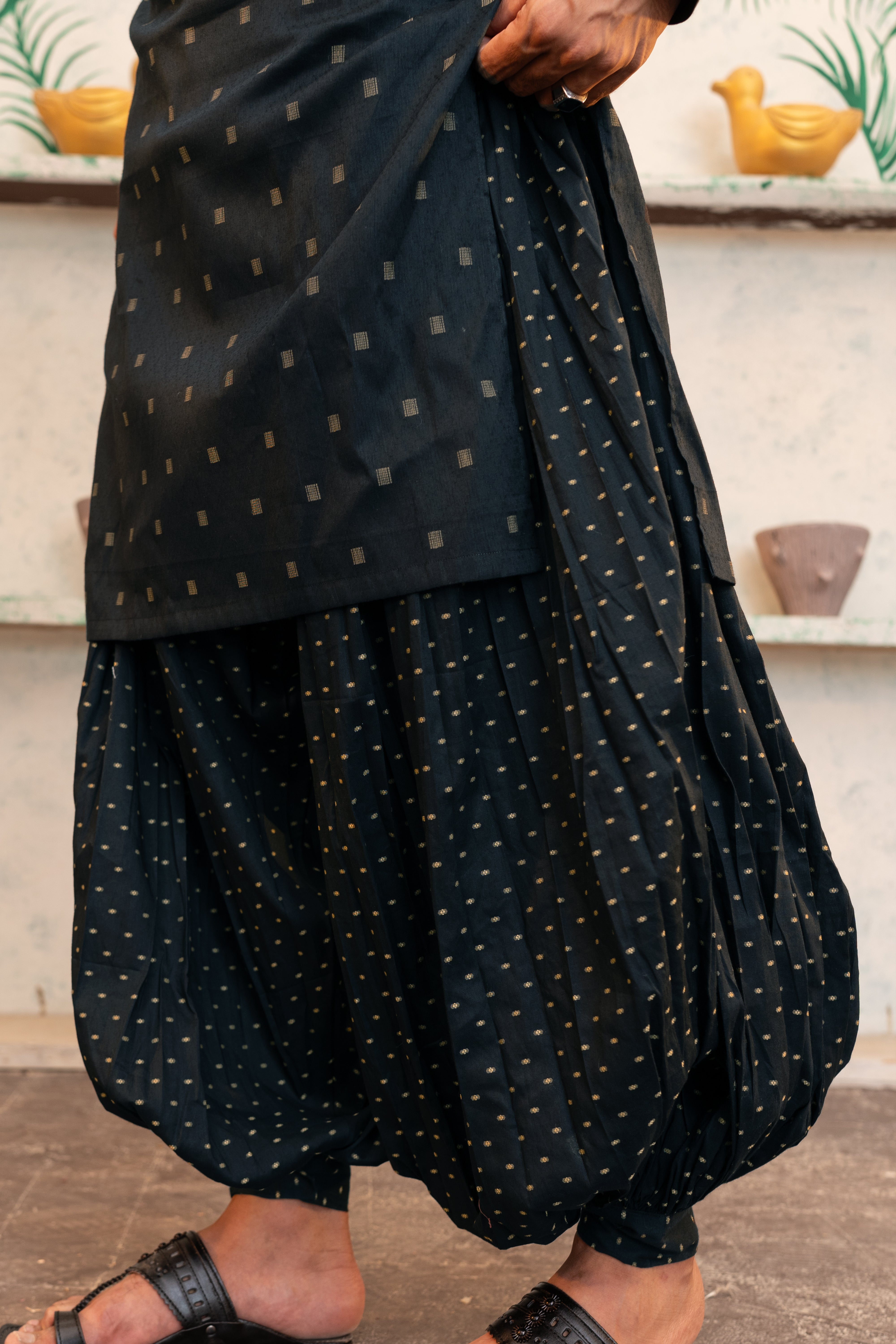 Black Jacquard Cotton Shalwar Kameez (2-Piece) - Image 3