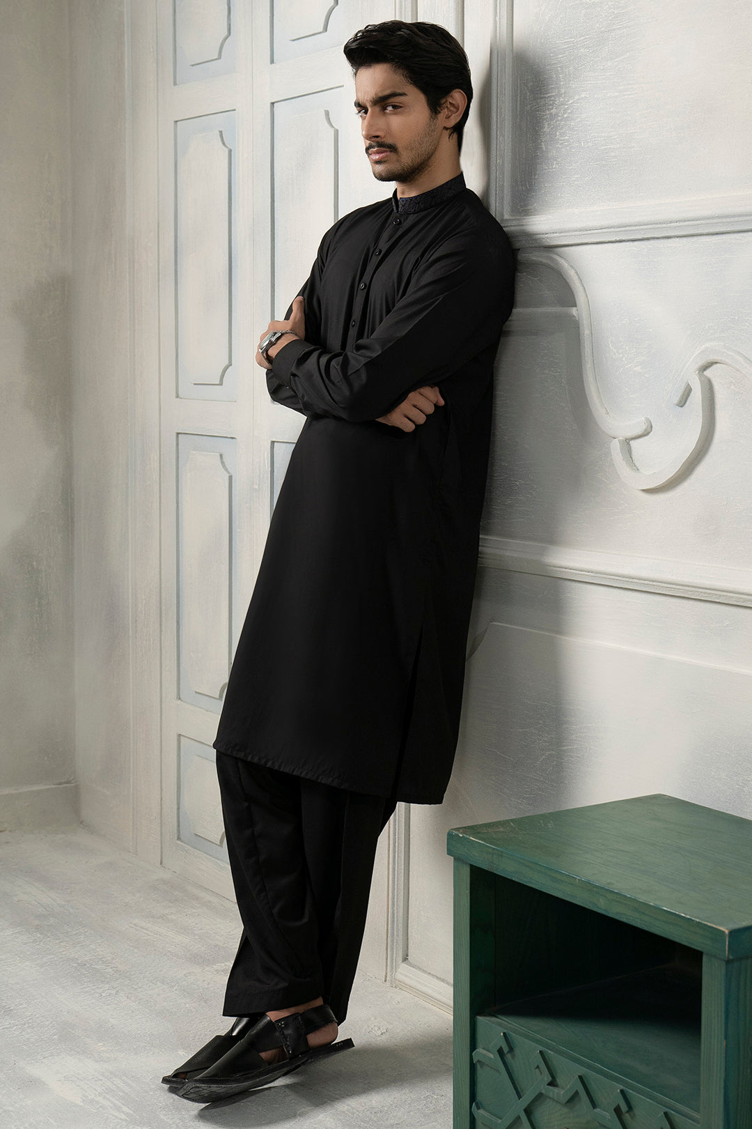 Black Contrast Collar Blended Fabric Shalwar Kameez (2-Piece) - Image 4