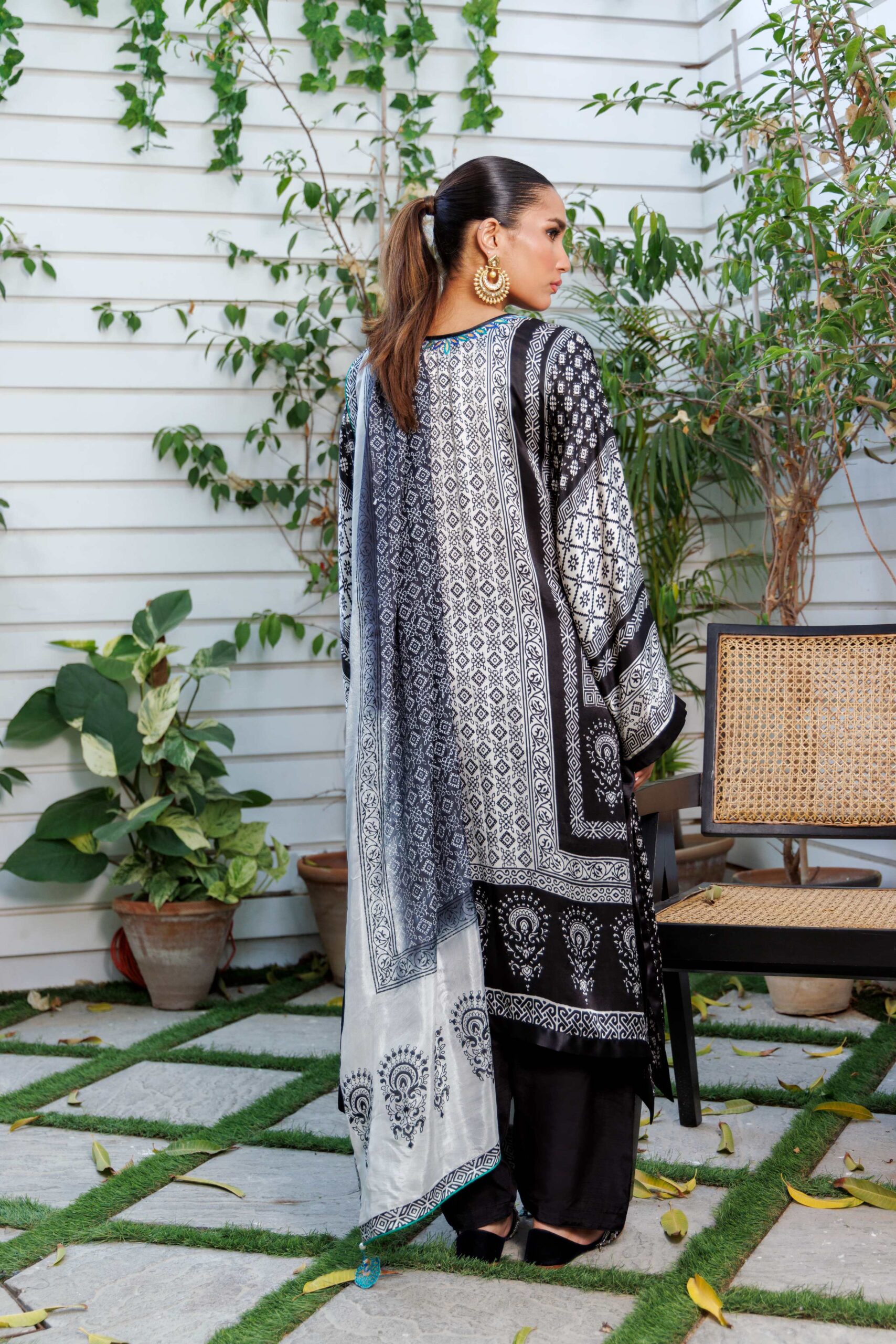 Pakistani Black & White Block Print Charmeuse Kurta Set (3-Piece) - Image 3