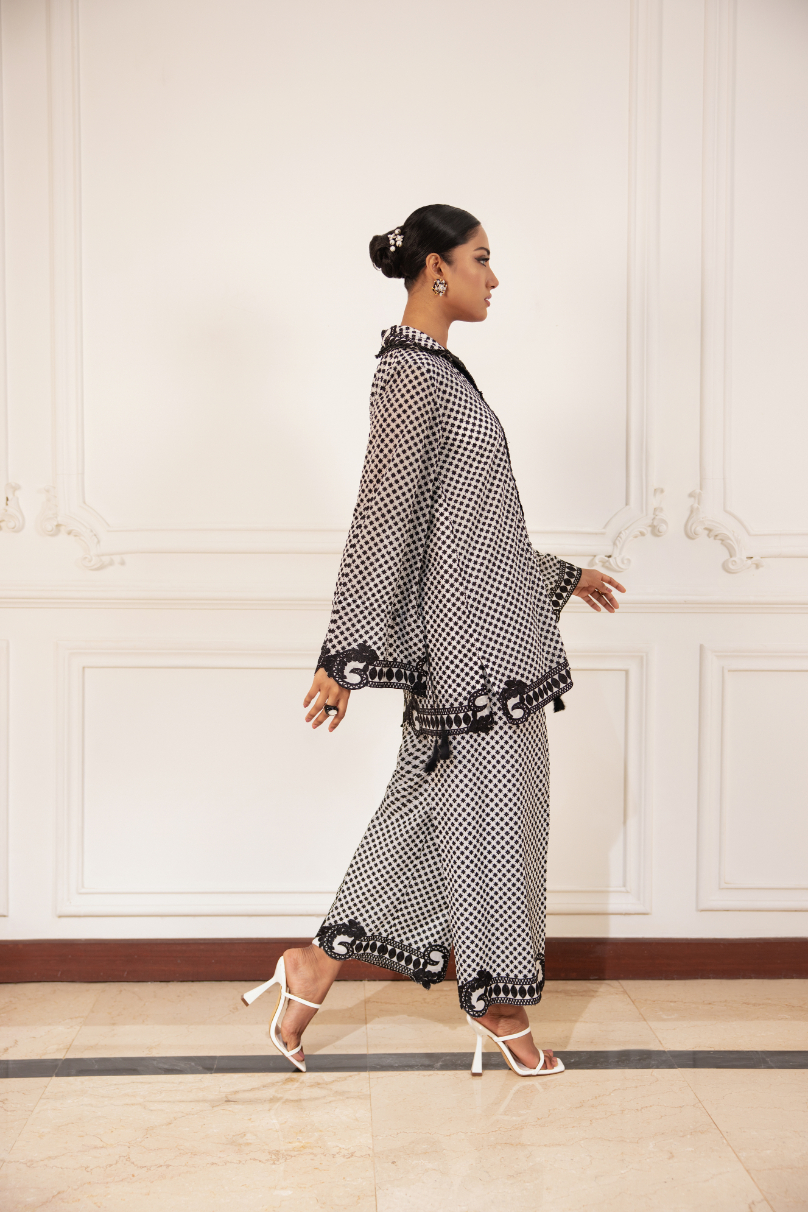 Black & White Dorri Work Chiffon Kurta Set (2-Piece) - Image 2